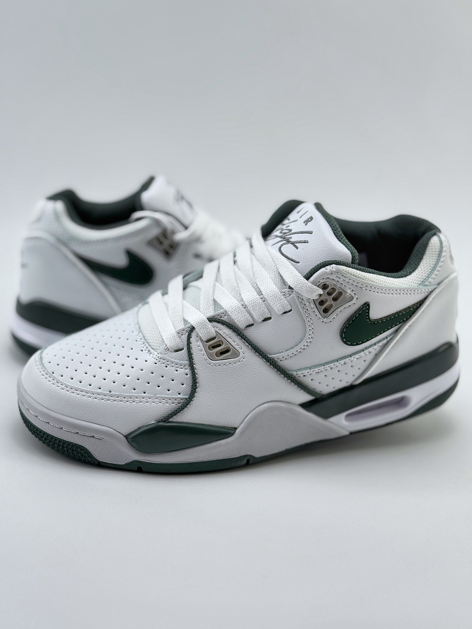 Nike Air Flight 89 ”Gorge Green” 白绿色皮革高帮复古篮球鞋  FQ8256-101