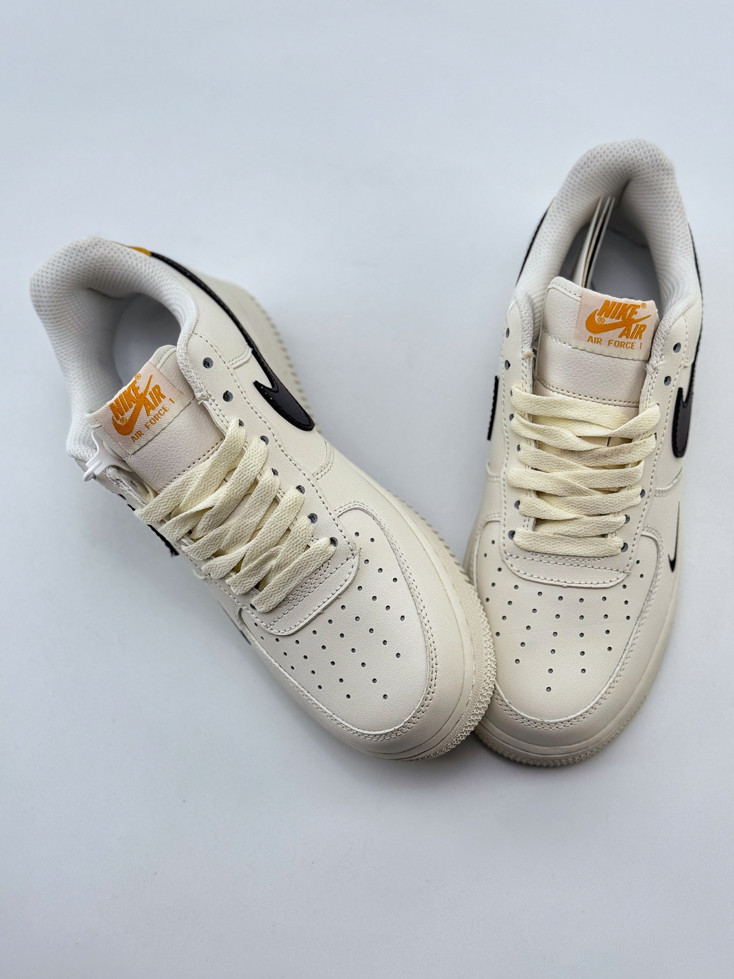 Nike Air Force 1 Low 07 LV8 2 白黄笑脸 DW-110722