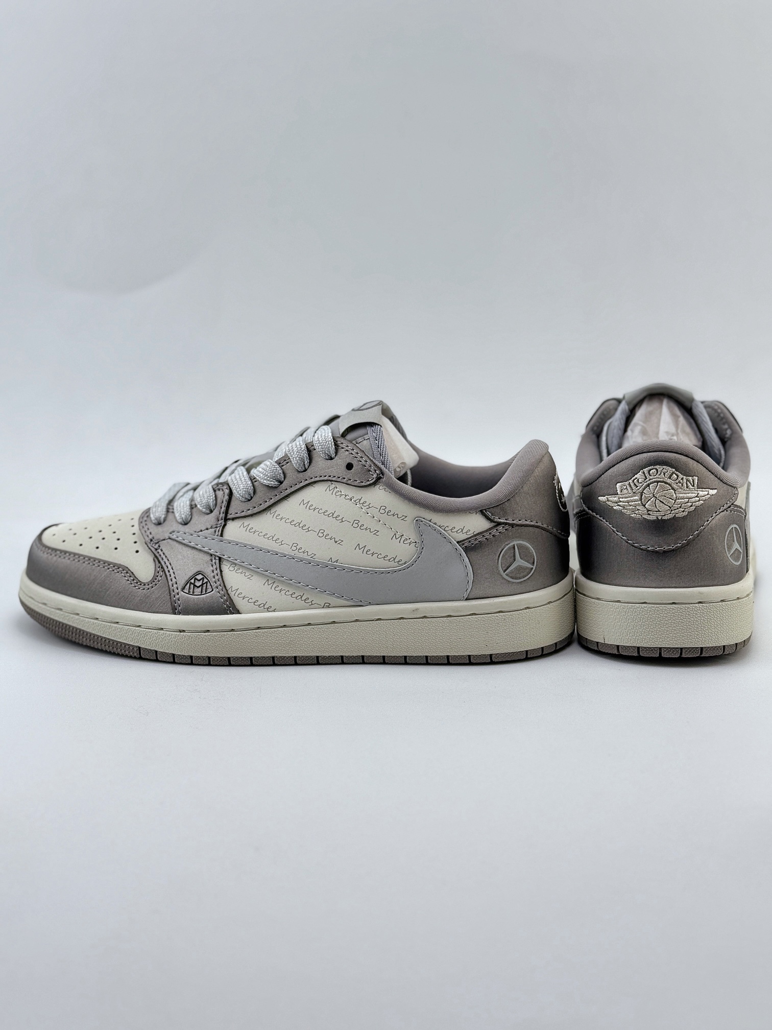 Travis Scott x Nike Air Jordan 1 Low x Mercedes-Benz 迈巴赫小标 Air Jordan 1 Low 反转米流银倒钩 AG3702-802