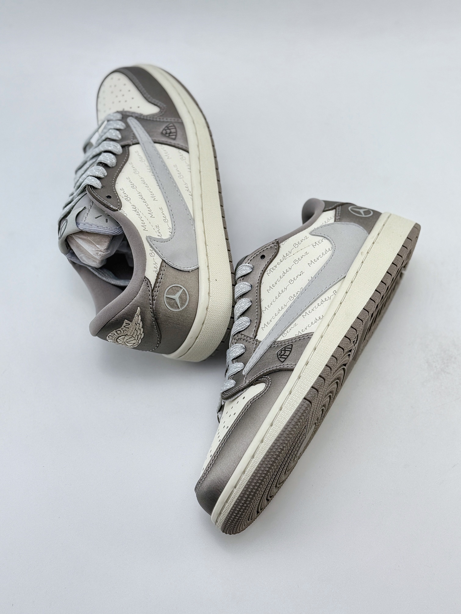 Travis Scott x Nike Air Jordan 1 Low x Mercedes-Benz 迈巴赫小标 Air Jordan 1 Low 反转米流银倒钩 AG3702-802