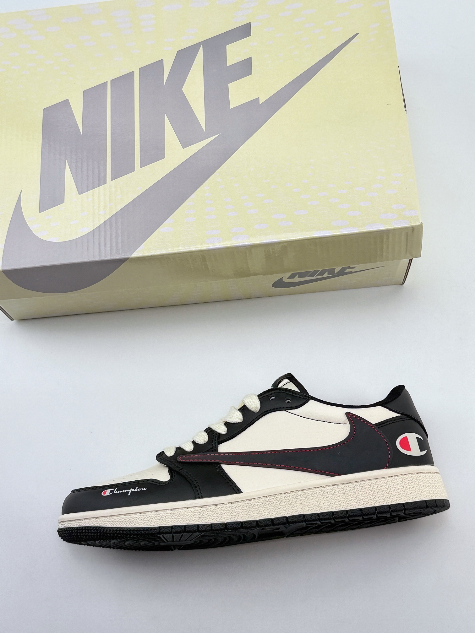 Travis Scott x Nike Air Jordan 1 Low x Champion Air Jordan 1 Low 反转米黑红线钩倒钩 QY1188-121