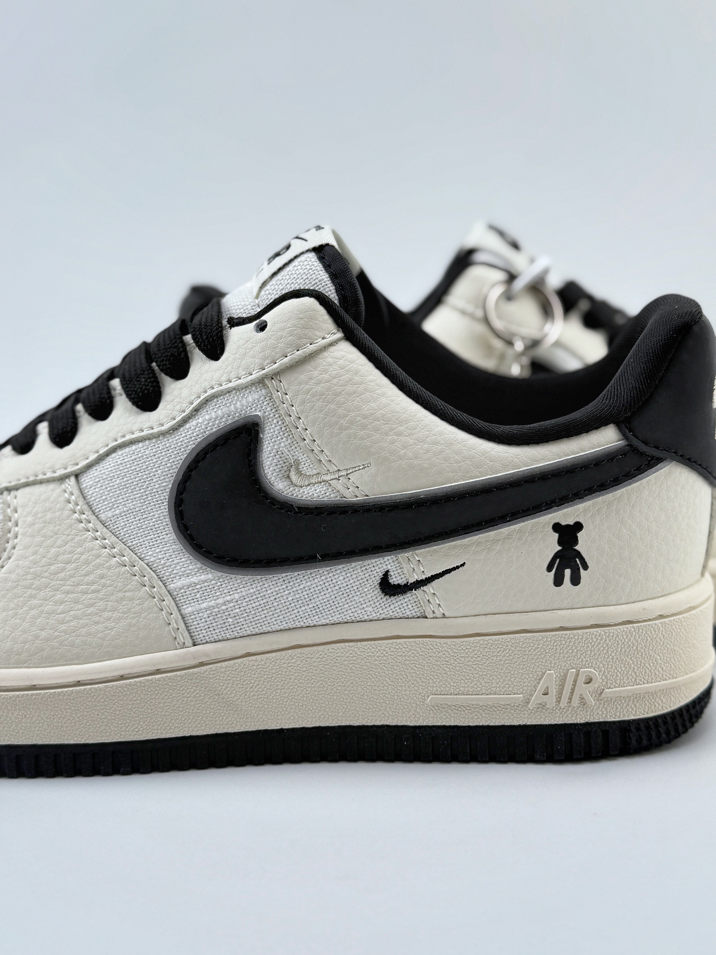 Nike Air Force 1 Low 07 x Bearbrick 白黑三小钩 KK1988-006