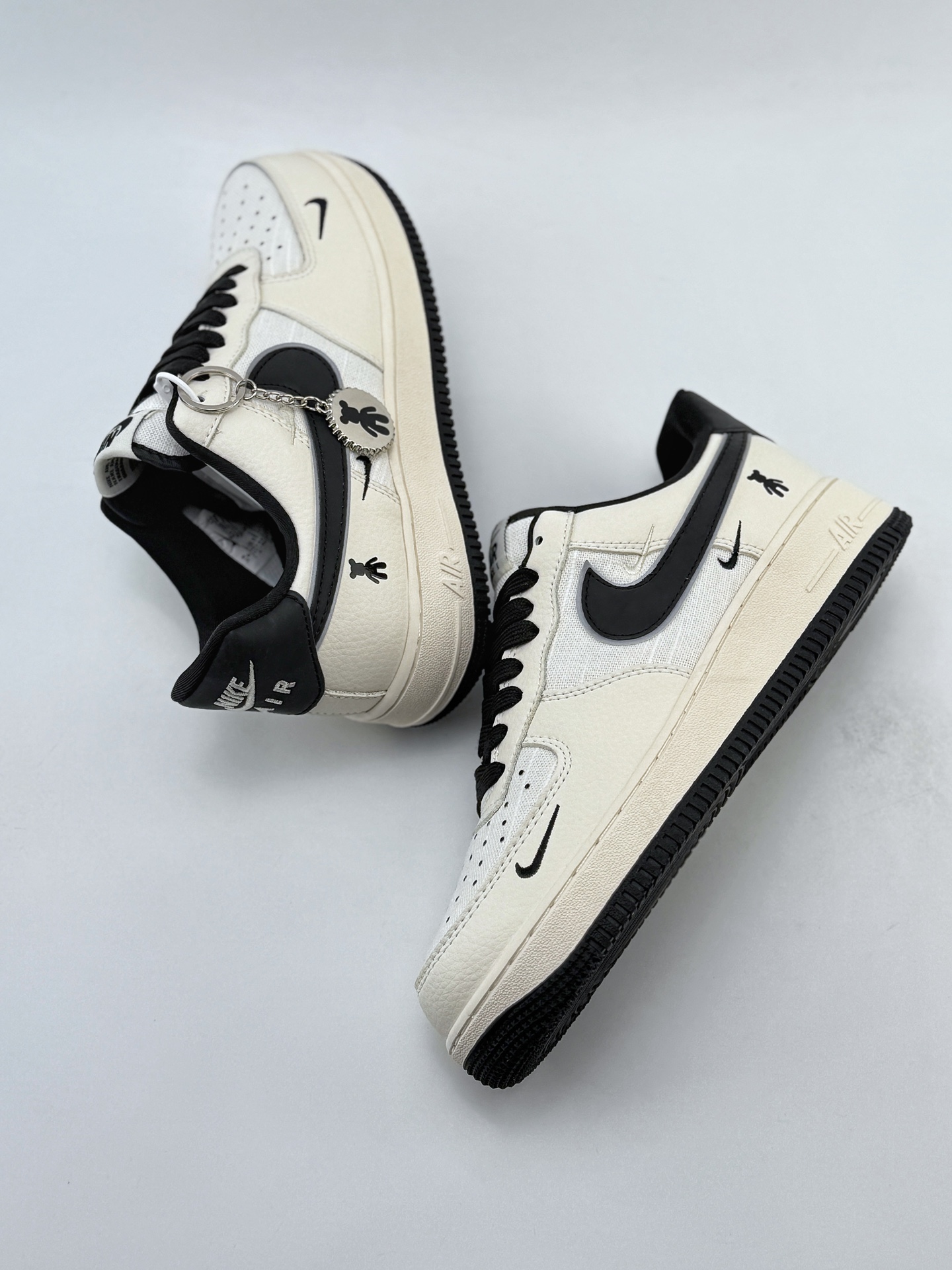 Nike Air Force 1 Low 07 x Bearbrick 白黑三小钩 KK1988-006