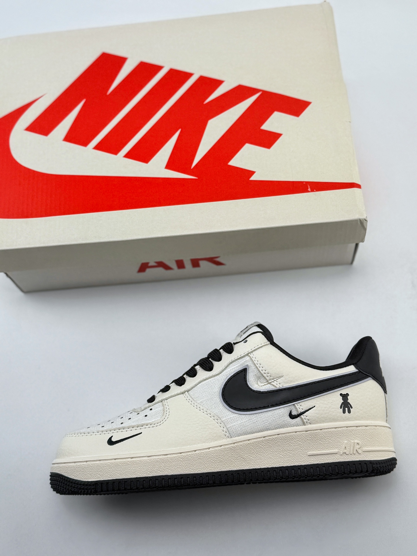 Nike Air Force 1 Low 07 x Bearbrick 白黑三小钩 KK1988-006