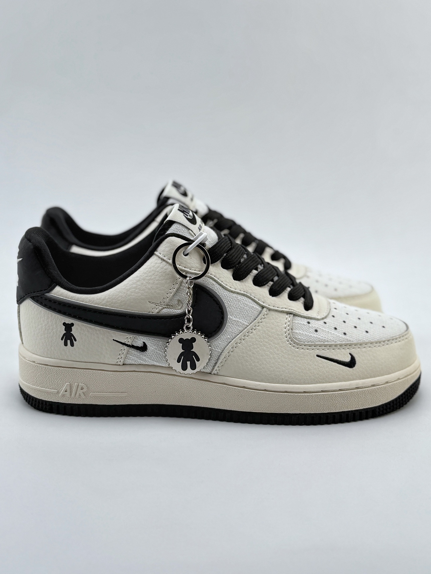 Nike Air Force 1 Low 07 x Bearbrick 白黑三小钩 KK1988-006