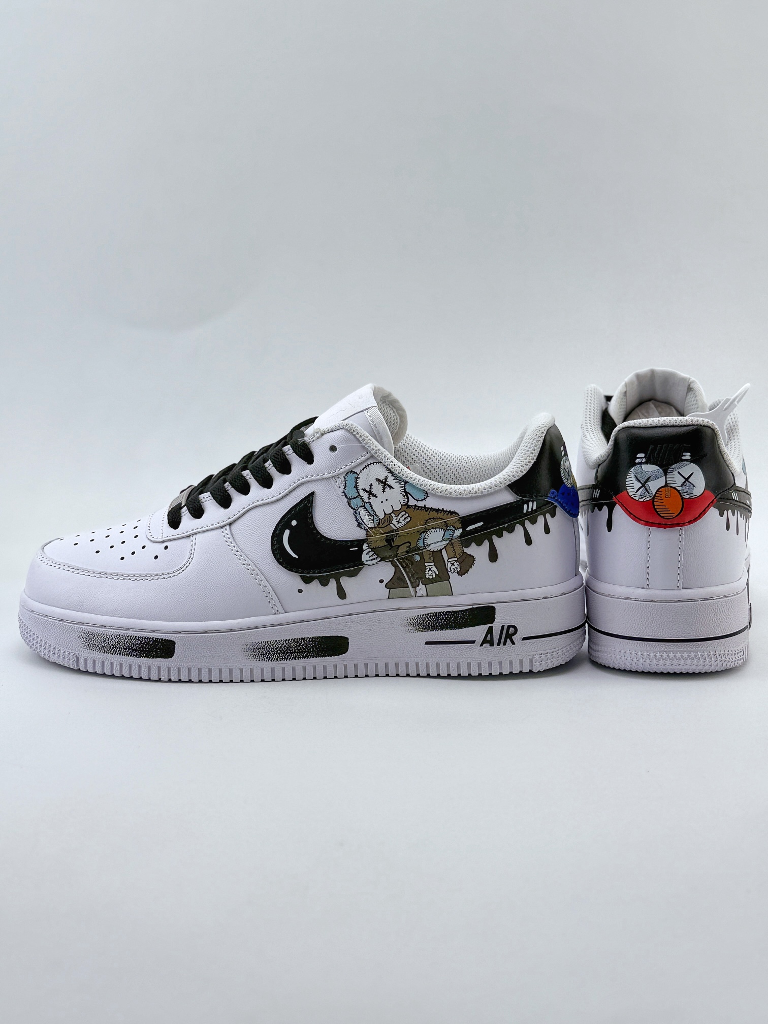 Nike Air Force 1 Low 07 x KAWS 白黑涂鸦 CW2288-111