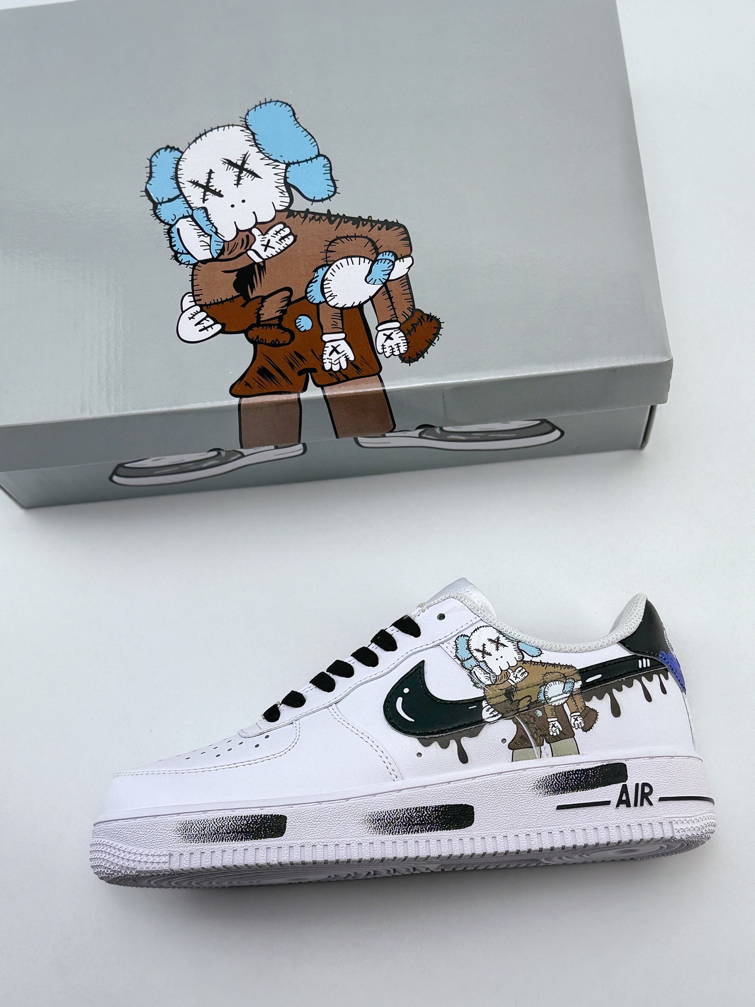 Nike Air Force 1 Low 07 x KAWS 白黑涂鸦 CW2288-111