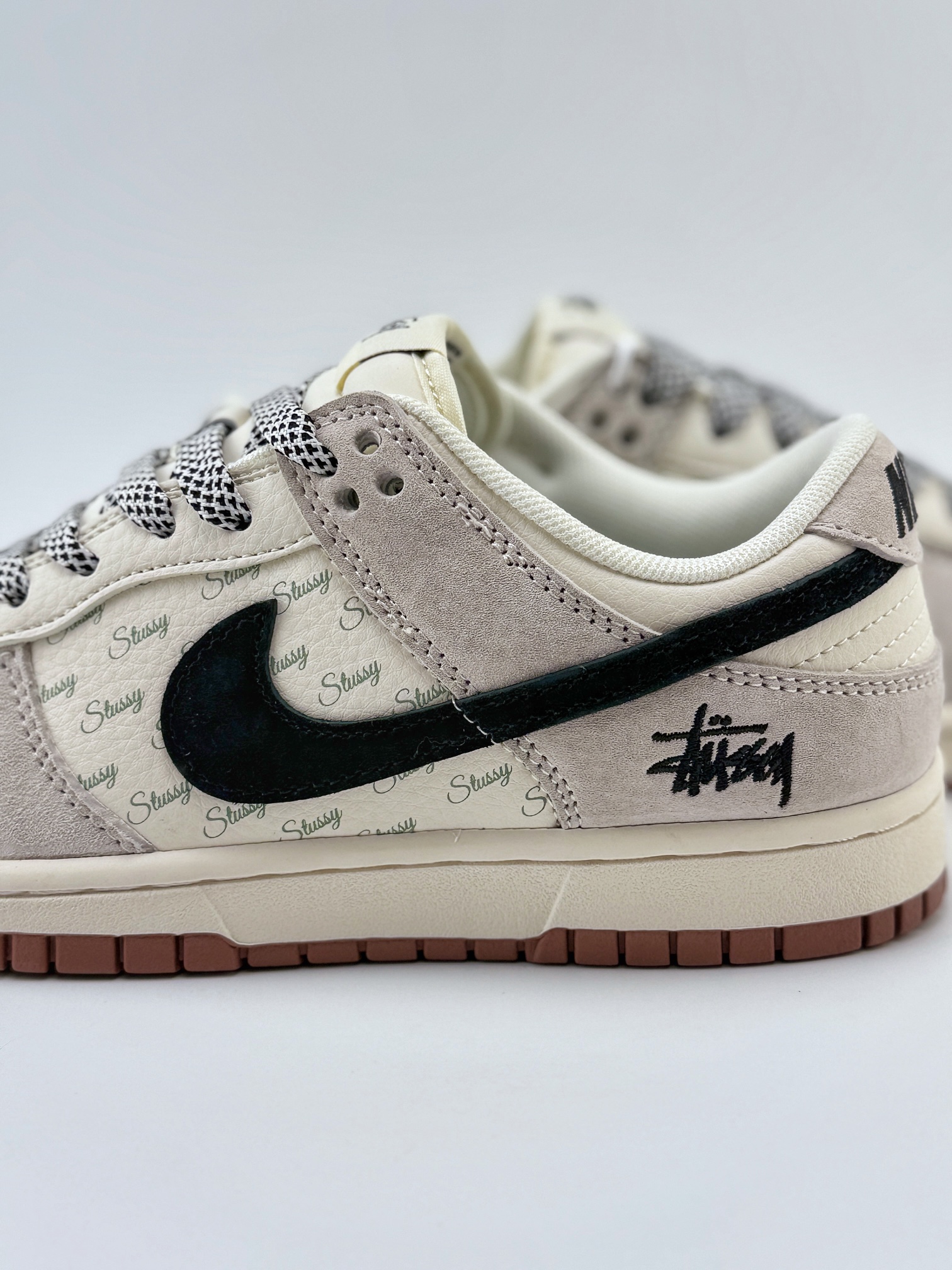 Nike SB Dunk Low x Stussy 白黑小钩满天星 CF3688-031