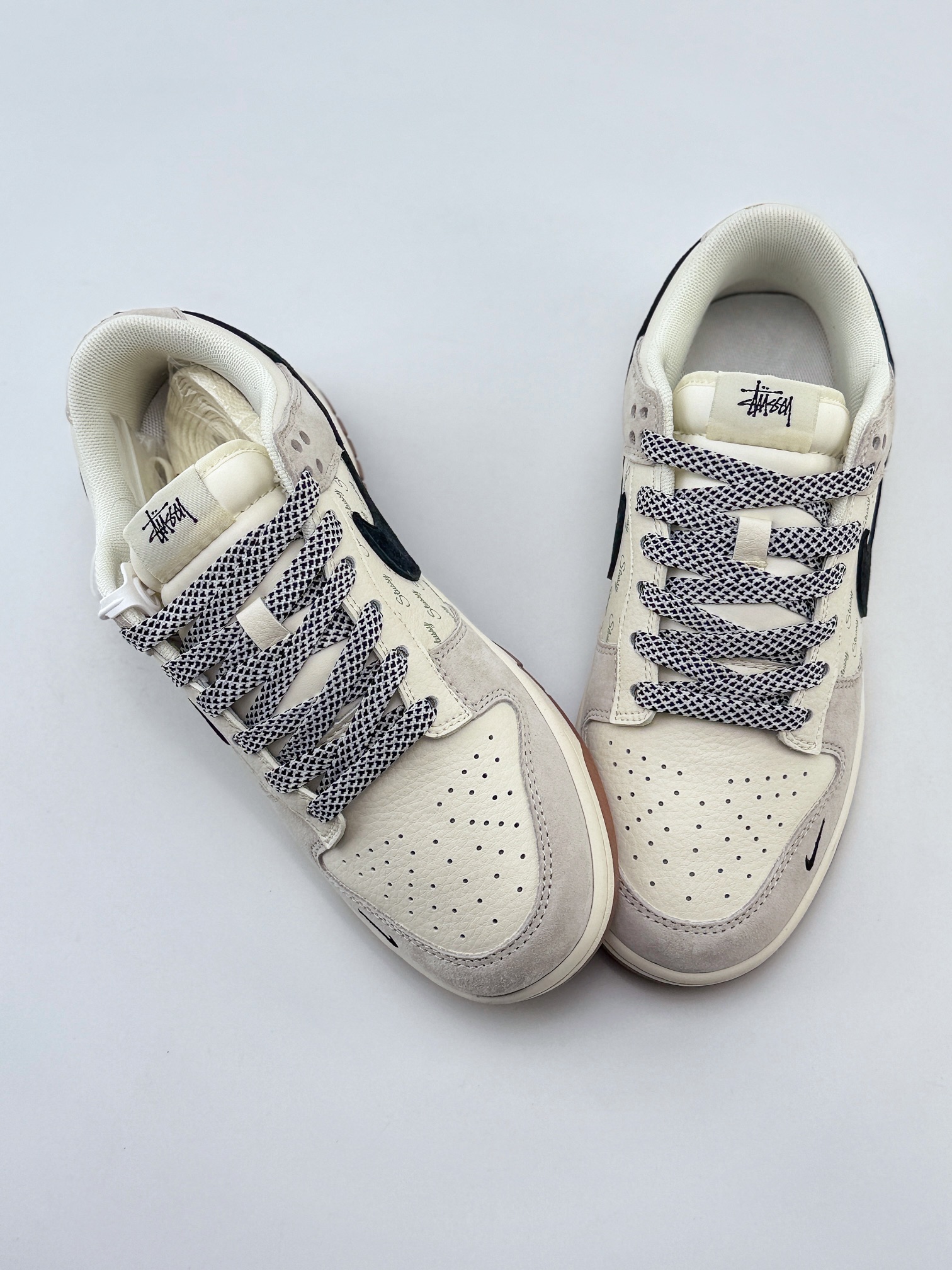 Nike SB Dunk Low x Stussy 白黑小钩满天星 CF3688-031