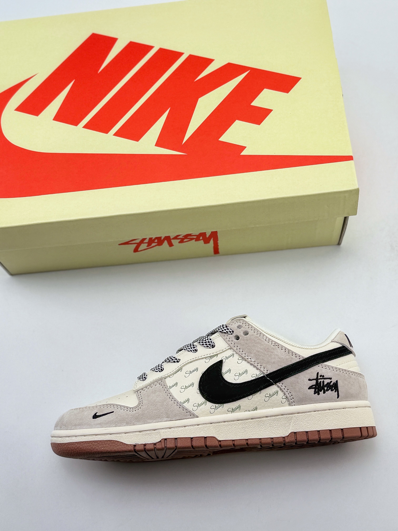 Nike SB Dunk Low x Stussy 白黑小钩满天星 CF3688-031