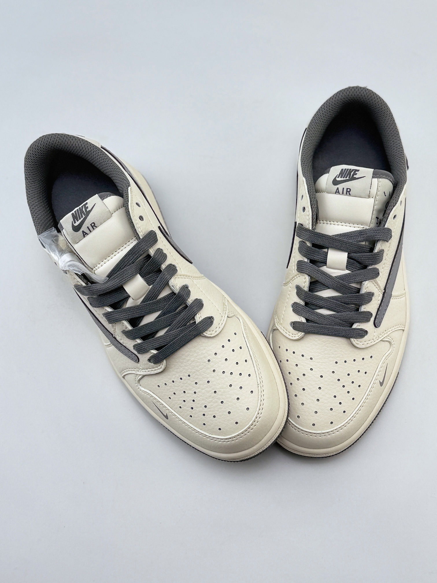 Travis Scott x Nike Air Jordan 1 Low x Fragment Design Air Jordan 1 Low 反转白灰小钩倒钩 LJ5188-024