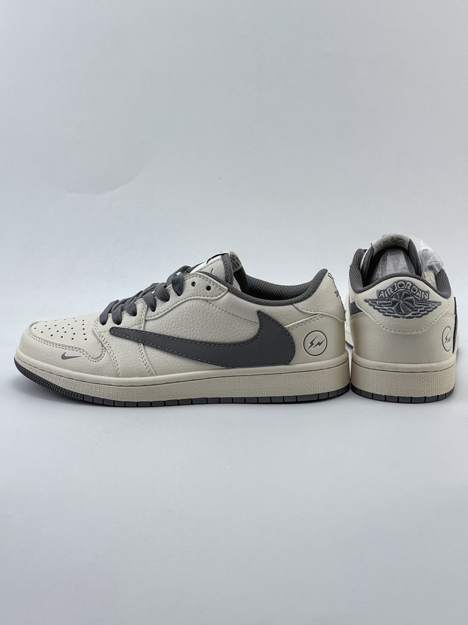 Travis Scott x Nike Air Jordan 1 Low x Fragment Design Air Jordan 1 Low 反转白灰小钩倒钩 LJ5188-024