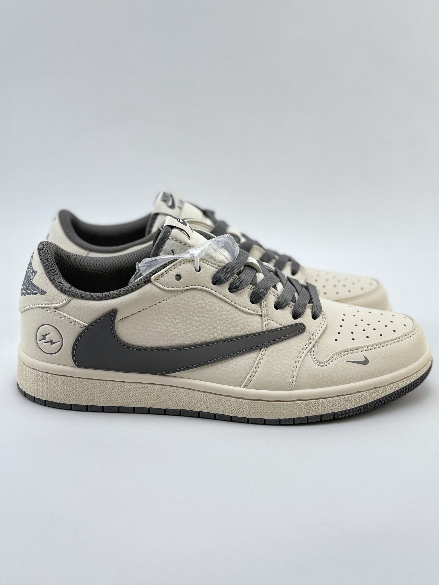 Travis Scott x Nike Air Jordan 1 Low x Fragment Design Air Jordan 1 Low 反转白灰小钩倒钩 LJ5188-024