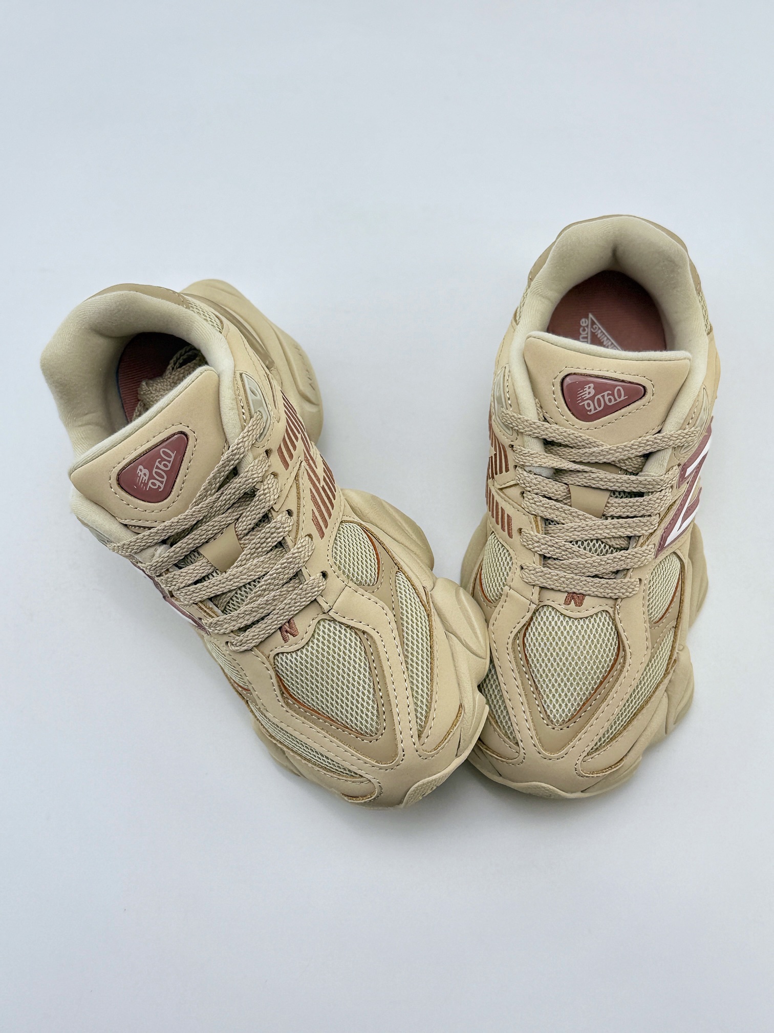 Joe Freshgoods x New Balance 版本 NB9060 联名款 复古休闲运动慢跑鞋 U9060ZGC