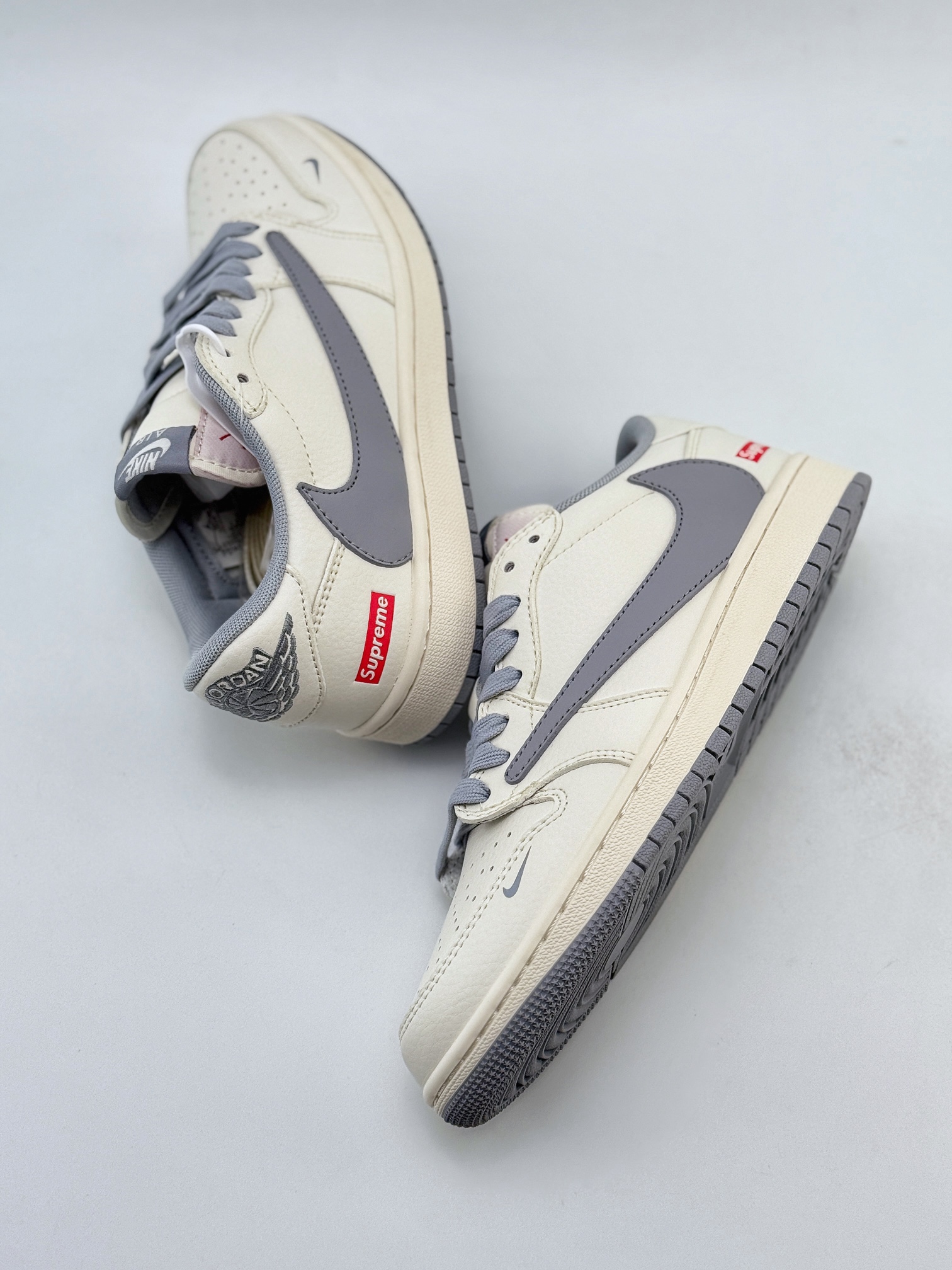 Travis Scott x Nike Air Jordan 1 Low x Supreme Air Jordan 1 Low 反转米白灰小钩倒钩 XZ1168-003