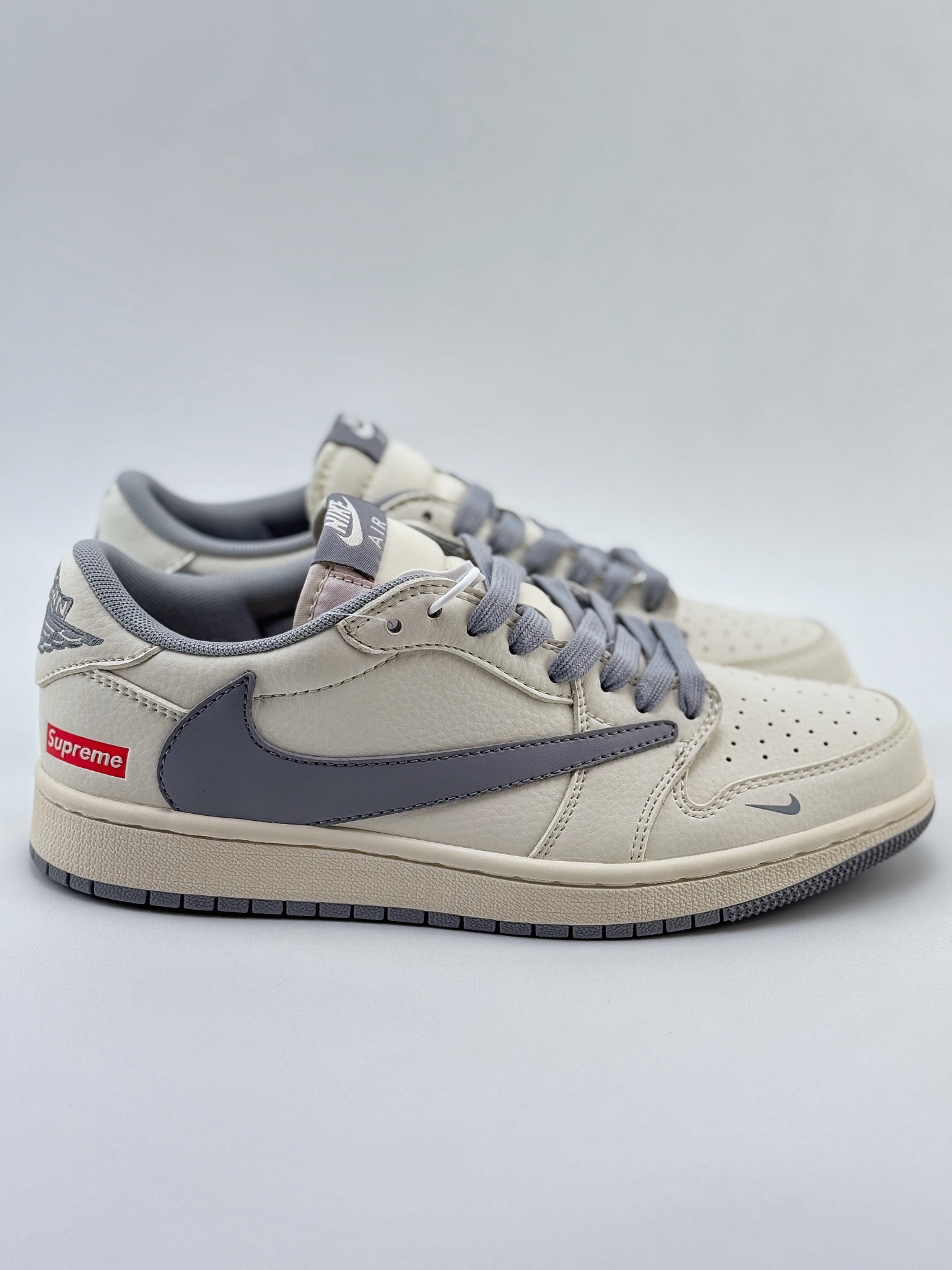 Travis Scott x Nike Air Jordan 1 Low x Supreme Air Jordan 1 Low 反转米白灰小钩倒钩 XZ1168-003