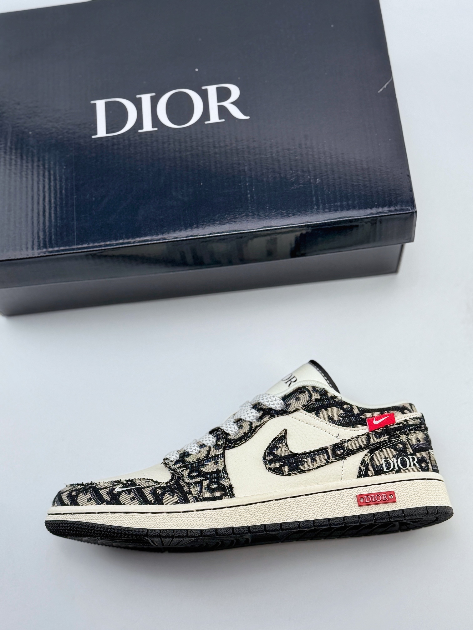 Air Jordan 1 Retro Low x DIOR 黑米小钩满天星 SJ9950-036