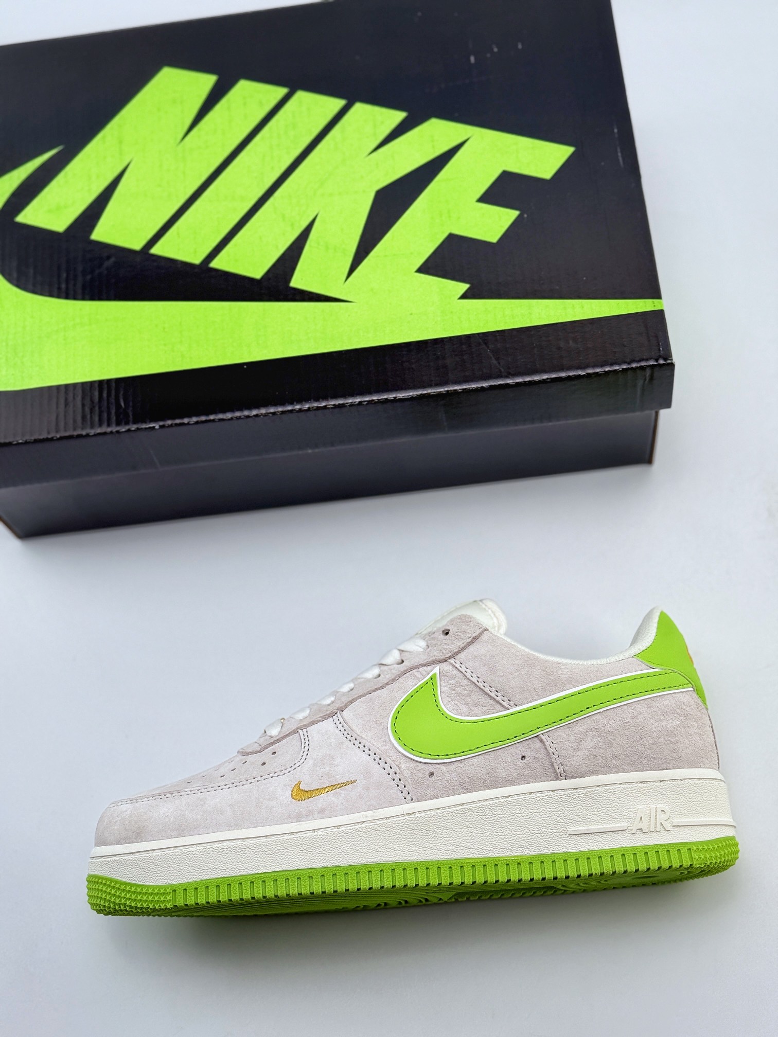 Nike Air Force 1 Low 07 麂皮灰绿 KK5626-320