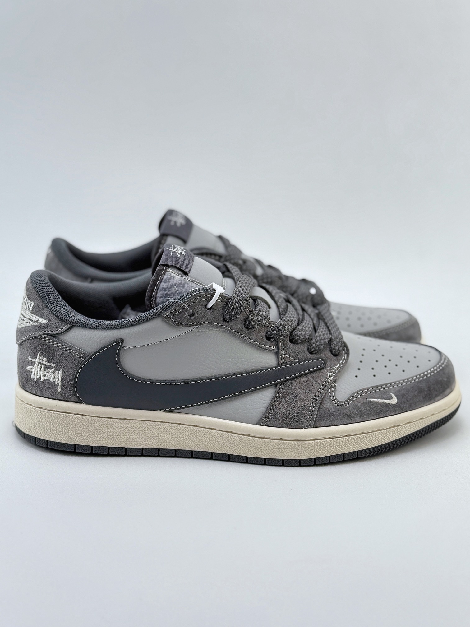 Travis Scott x Nike Air Jordan 1 Low x Stussy Air Jordan 1 Low 反转灰白小钩满天星倒钩 SJ2068-120