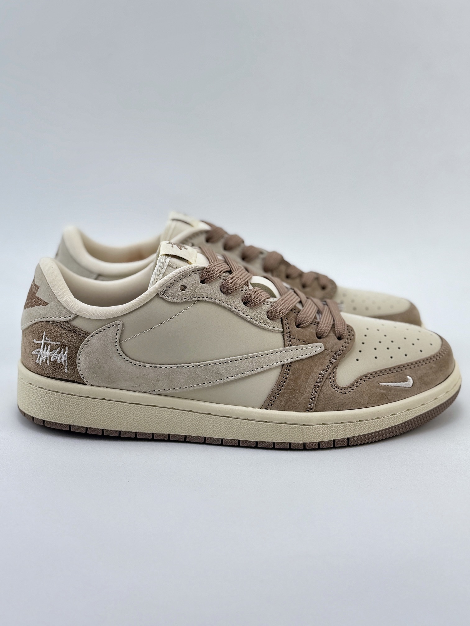 Travis Scott x Nike Air Jordan 1 Low x Supreme Air Jordan 1 Low 反转米棕小钩倒钩 JH6089-001