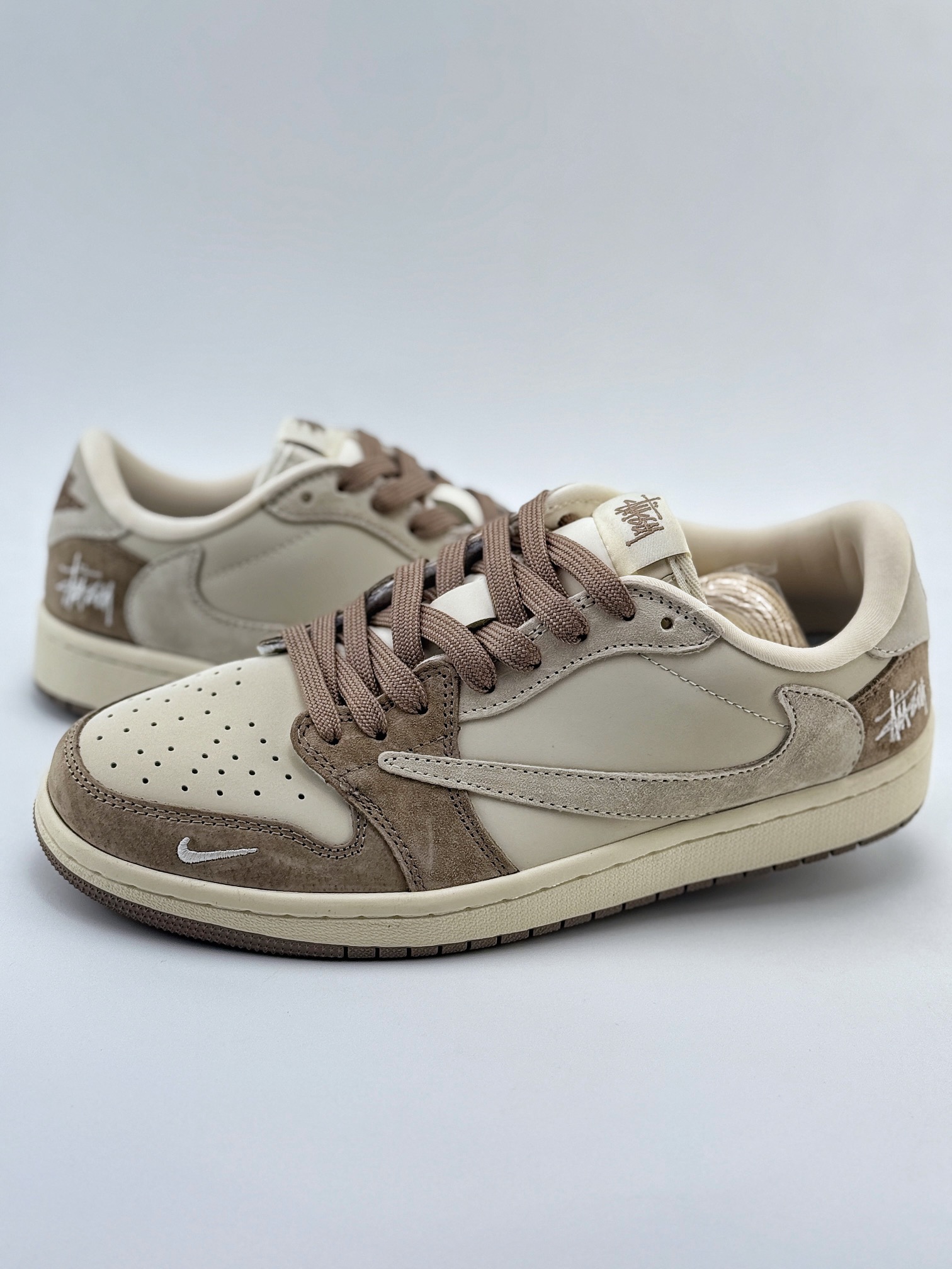 Travis Scott x Nike Air Jordan 1 Low x Supreme Air Jordan 1 Low 反转米棕小钩倒钩 JH6089-001