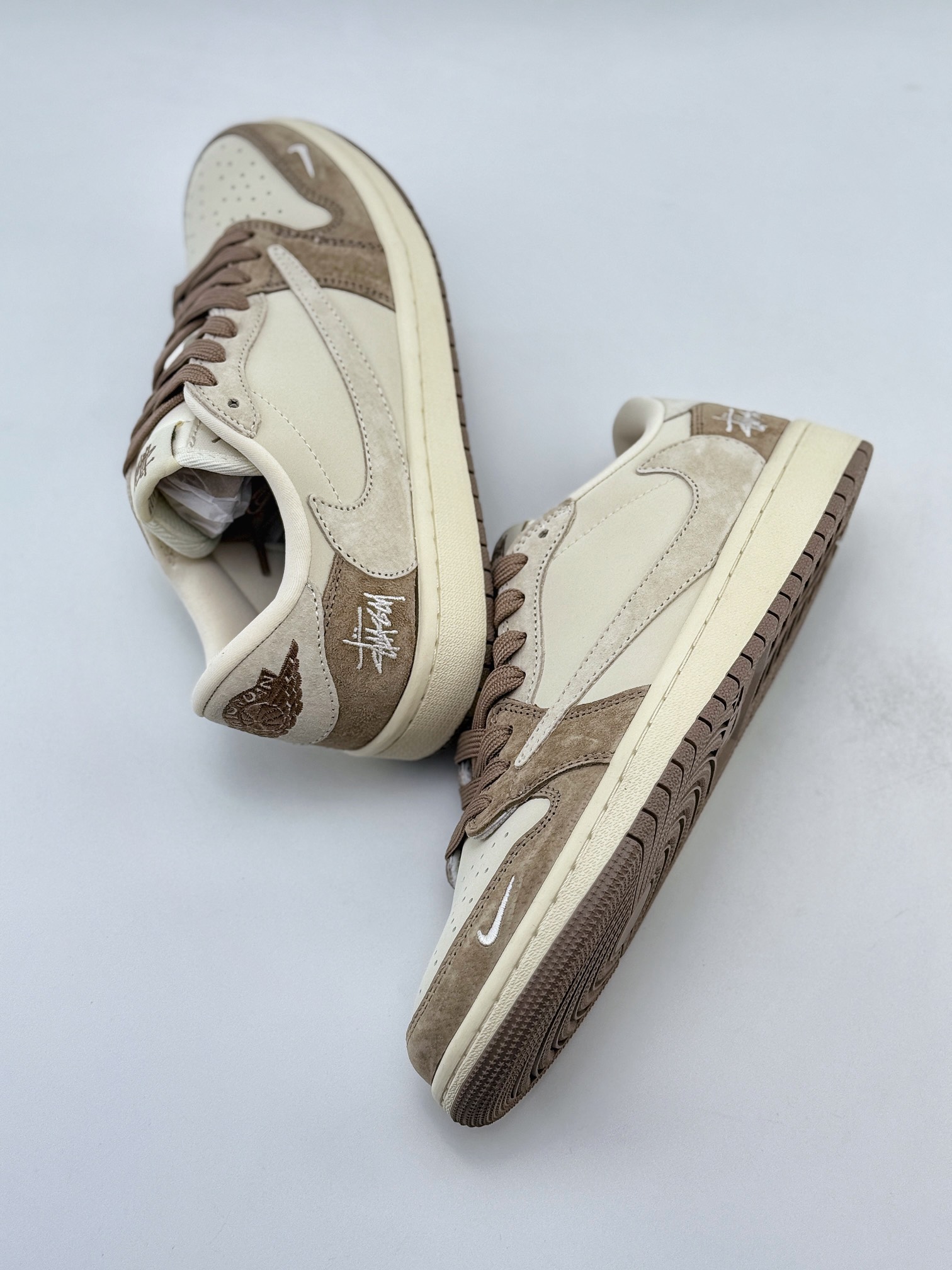 Travis Scott x Nike Air Jordan 1 Low x Supreme Air Jordan 1 Low 反转米棕小钩倒钩 JH6089-001