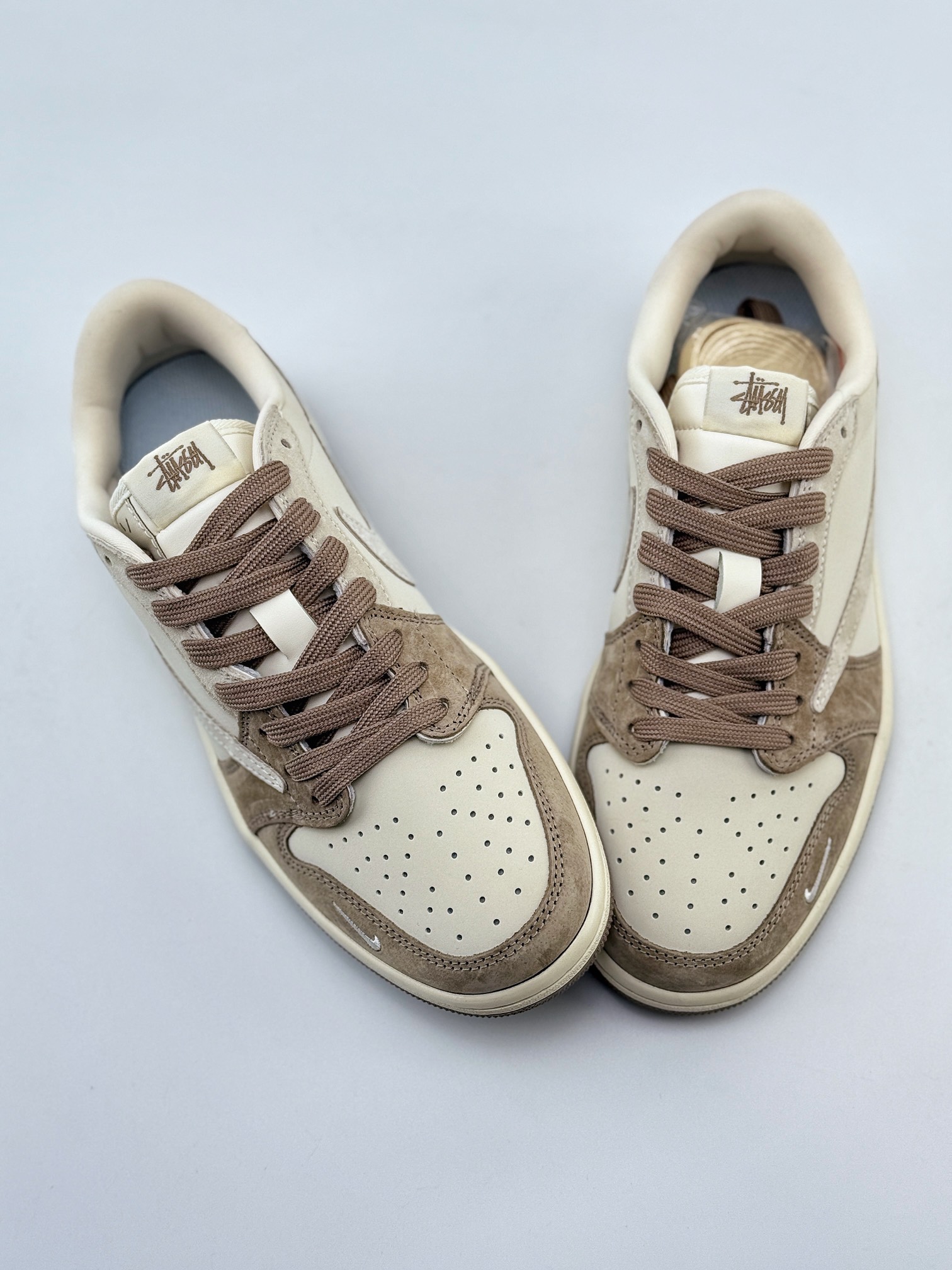 Travis Scott x Nike Air Jordan 1 Low x Supreme Air Jordan 1 Low 反转米棕小钩倒钩 JH6089-001