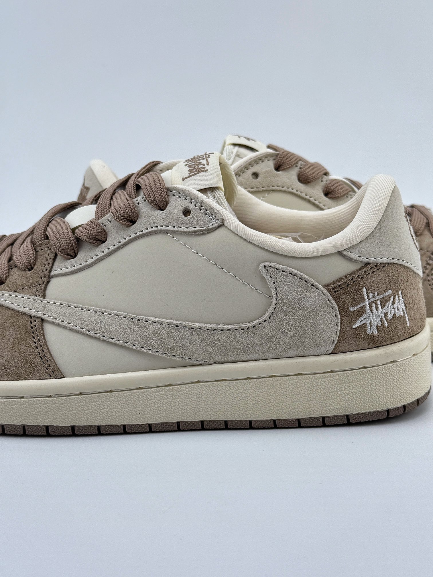 Travis Scott x Nike Air Jordan 1 Low x Supreme Air Jordan 1 Low 反转米棕小钩倒钩 JH6089-001