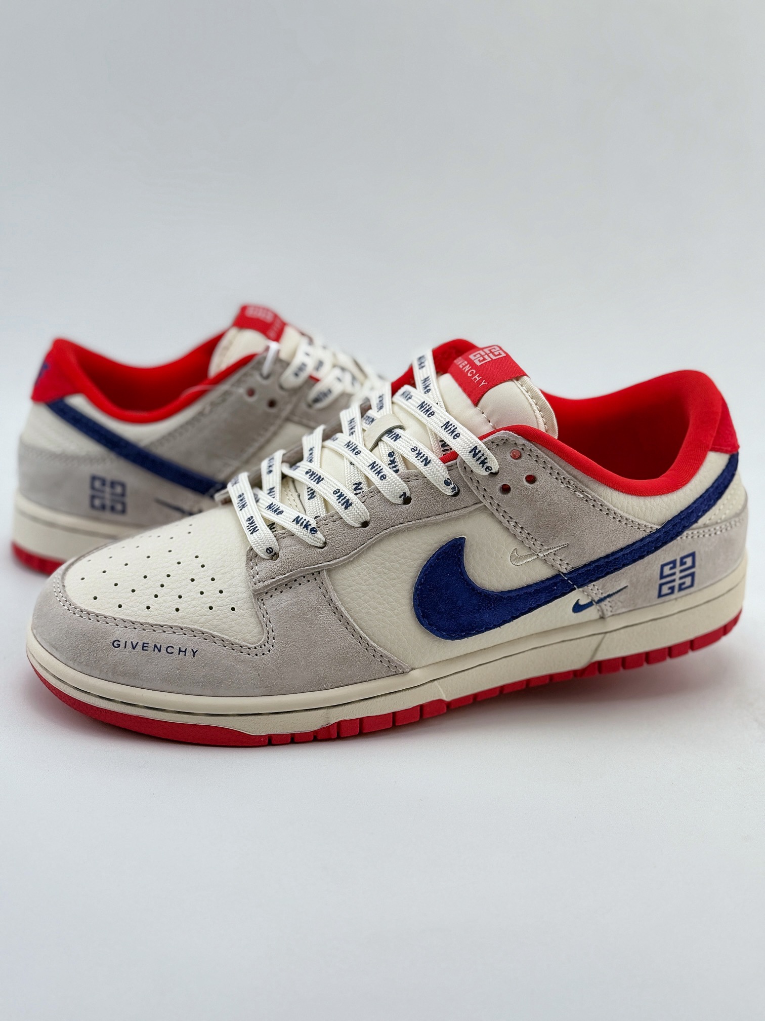 Nike SB Dunk Low x GIVENCHY 米蓝红双小钩 CF3688-033