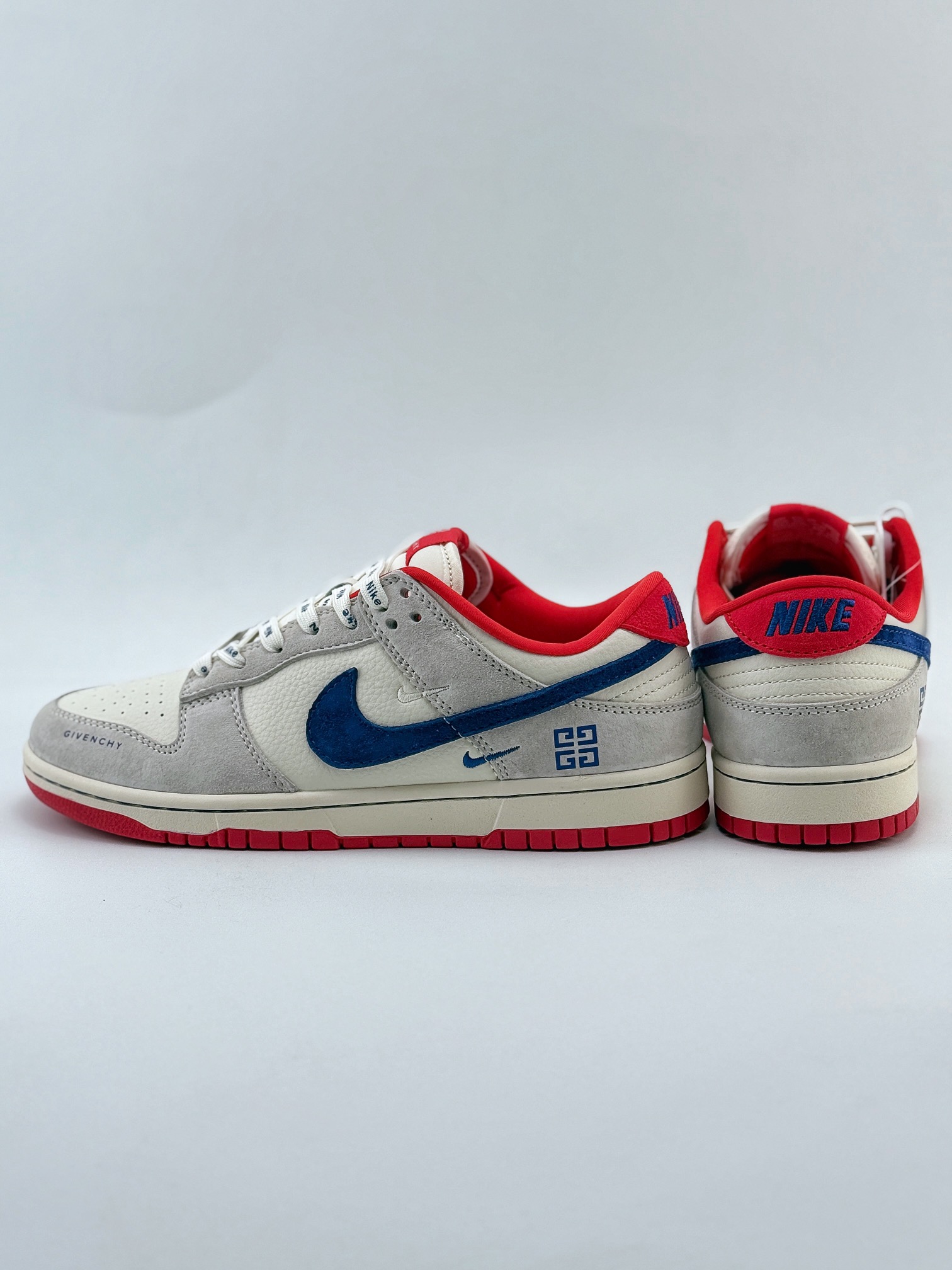 Nike SB Dunk Low x GIVENCHY 米蓝红双小钩 CF3688-033