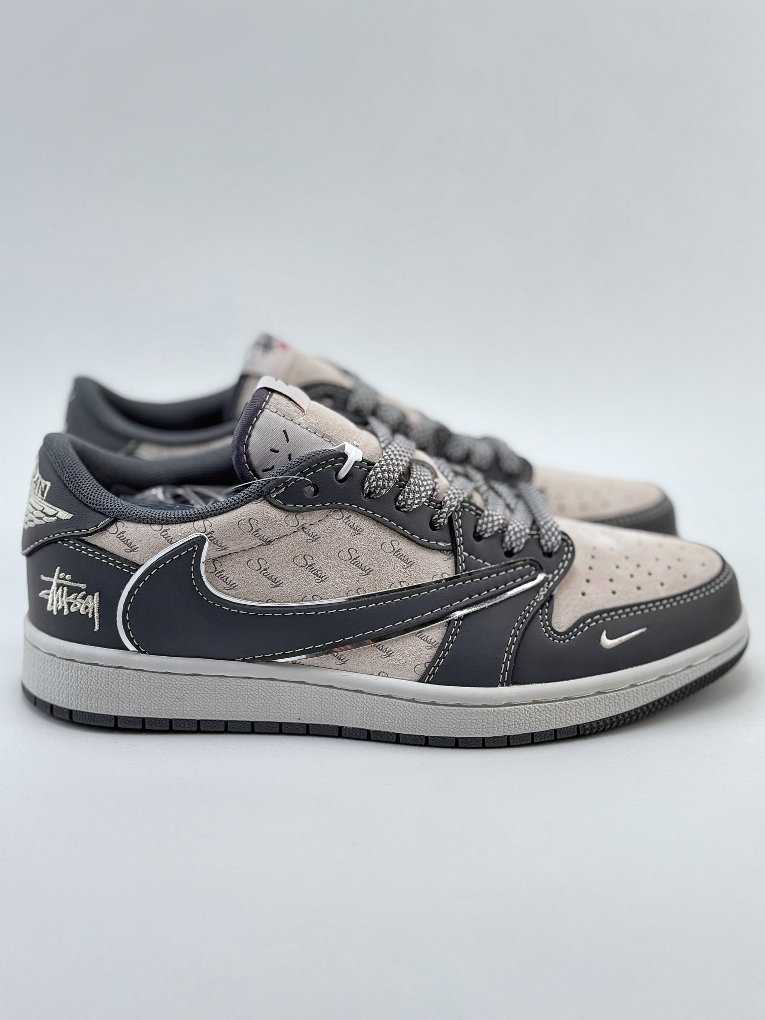 Travis Scott x Nike Air Jordan 1 Low x Stussy Air Jordan 1 Low 反转米灰小钩满天星倒钩 XZ3398-003