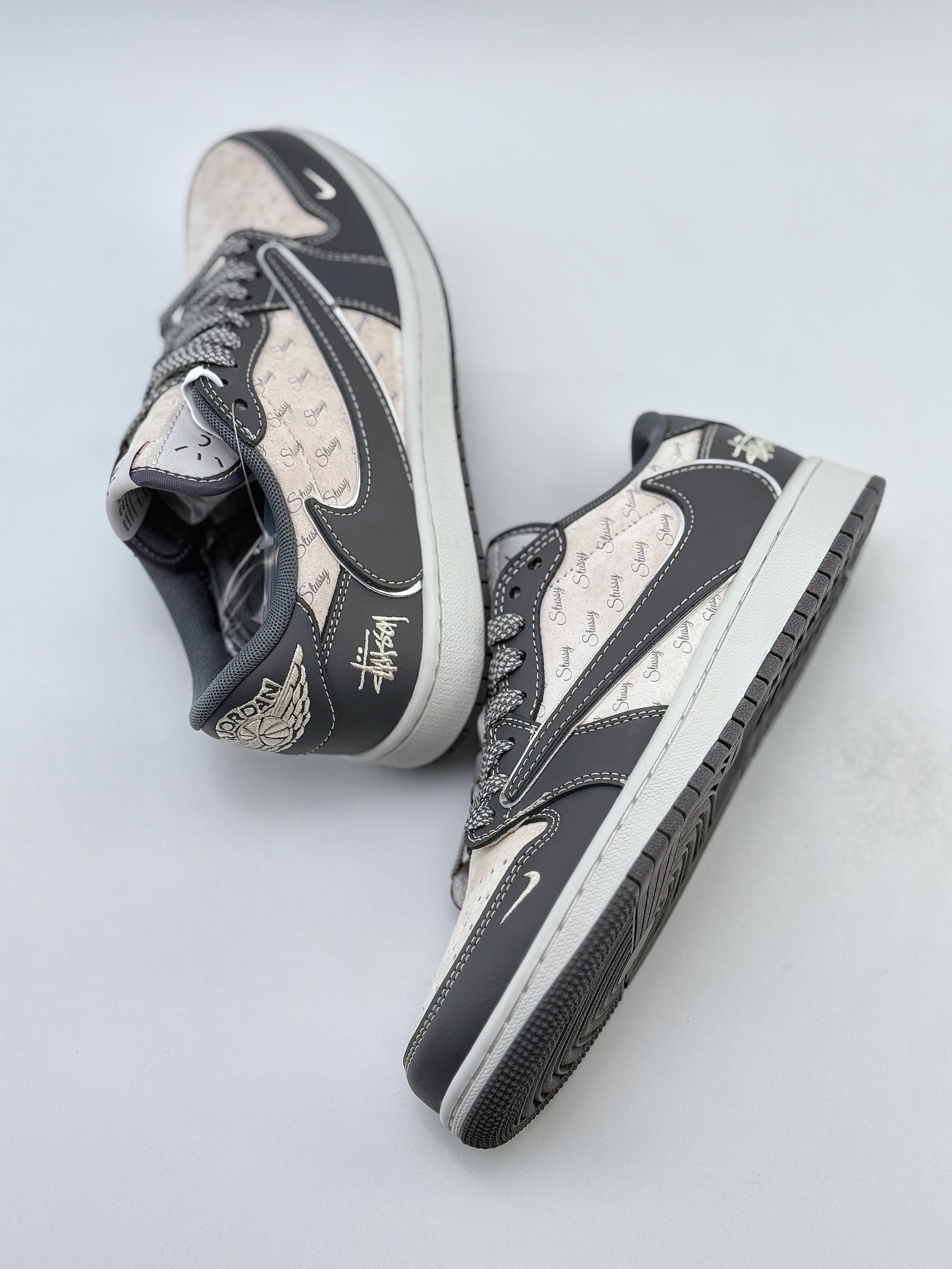 Travis Scott x Nike Air Jordan 1 Low x Stussy Air Jordan 1 Low 反转米灰小钩满天星倒钩 XZ3398-003