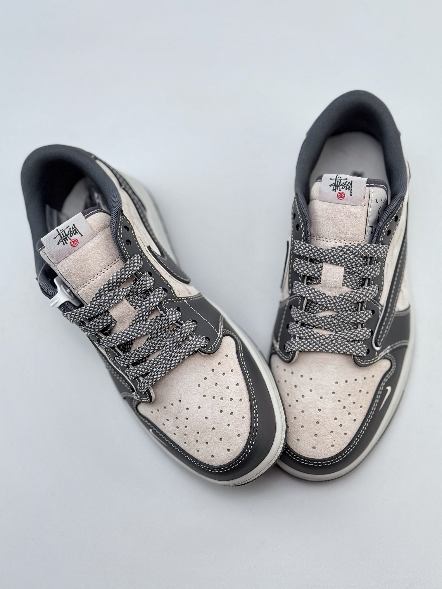 Travis Scott x Nike Air Jordan 1 Low x Stussy Air Jordan 1 Low 反转米灰小钩满天星倒钩 XZ3398-003