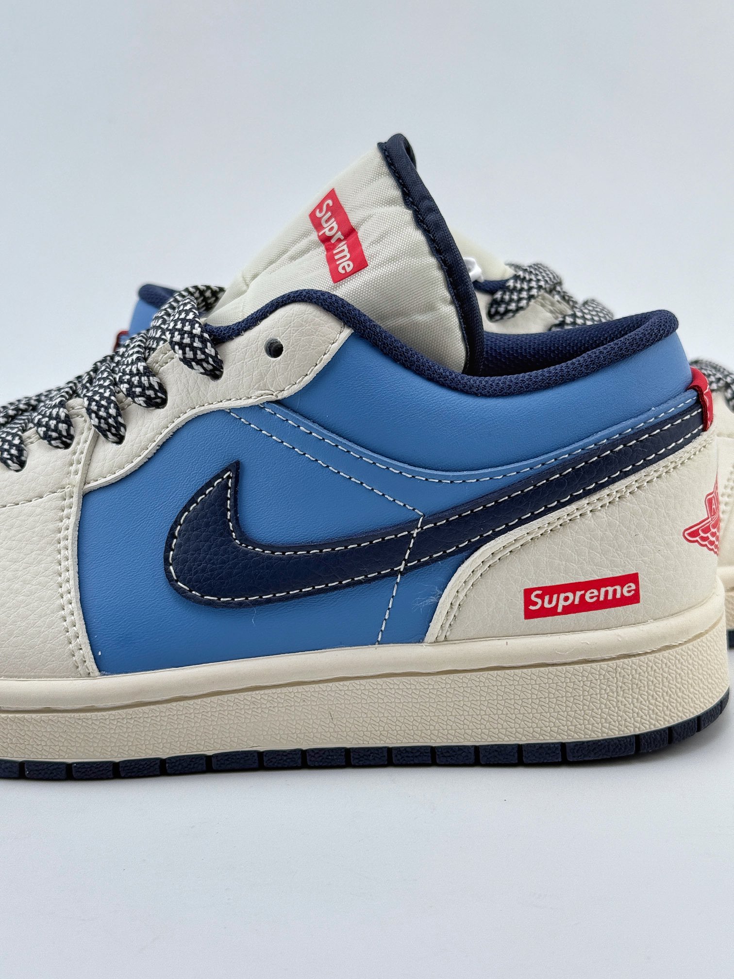 Air Jordan 1 Retro Low x Supreme 白蓝小钩满天星 XX2410-010