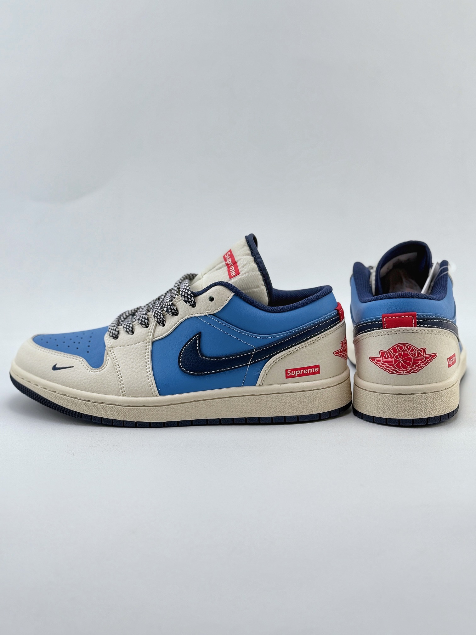 Air Jordan 1 Retro Low x Supreme 白蓝小钩满天星 XX2410-010