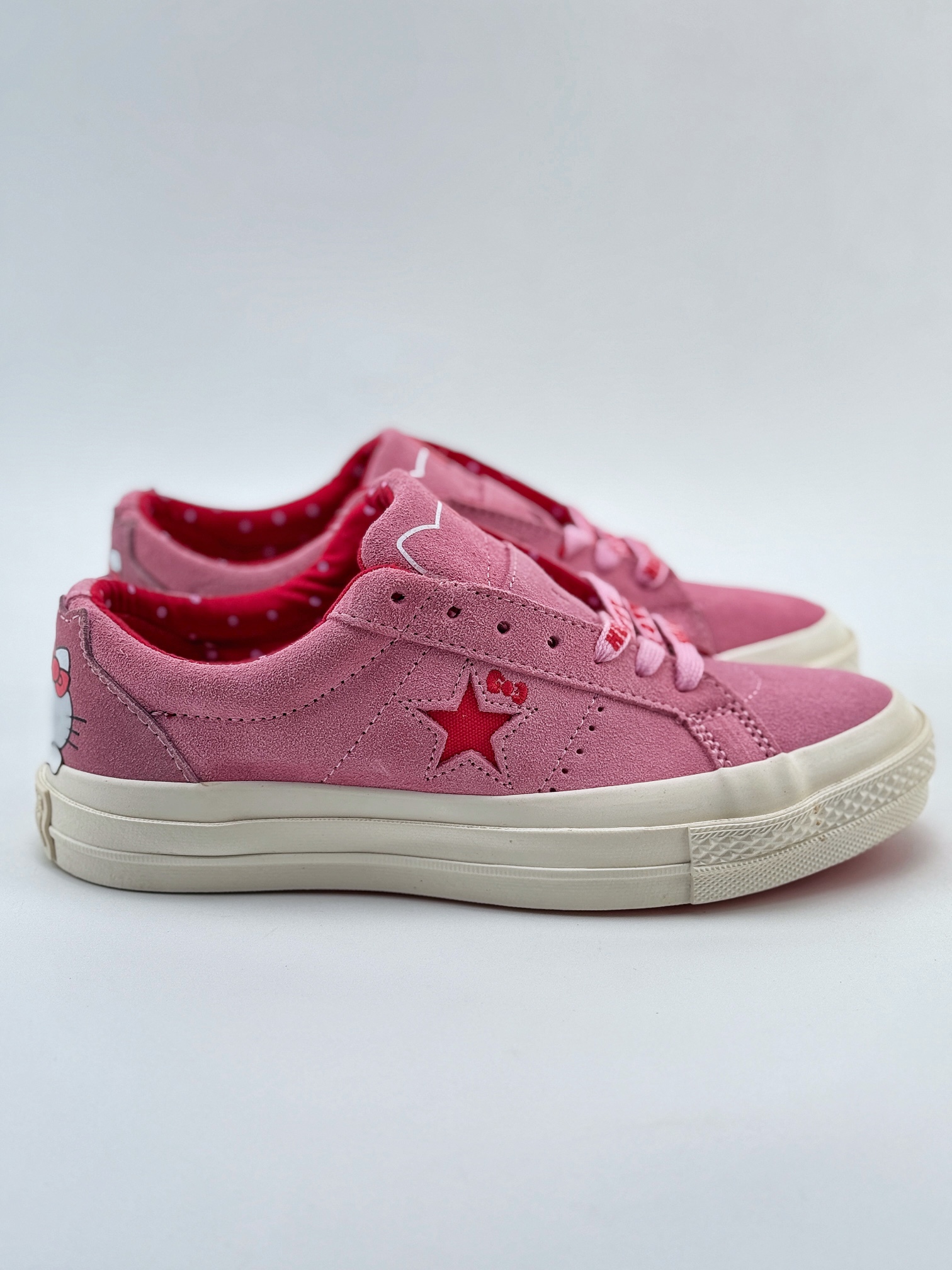 Converse x Hello Kitty 联名限量款 One Star经典鞋型