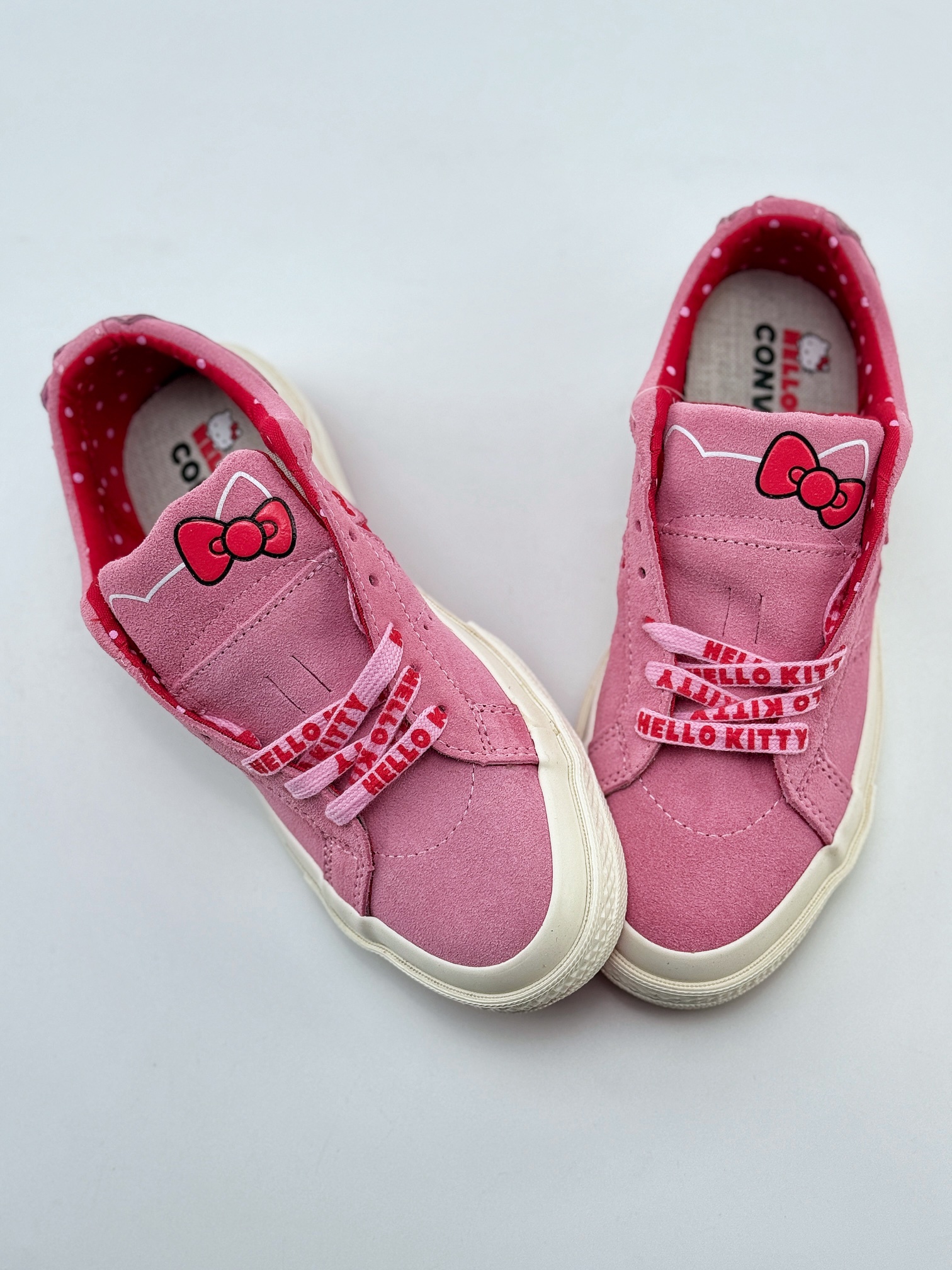 Converse x Hello Kitty 联名限量款 One Star经典鞋型