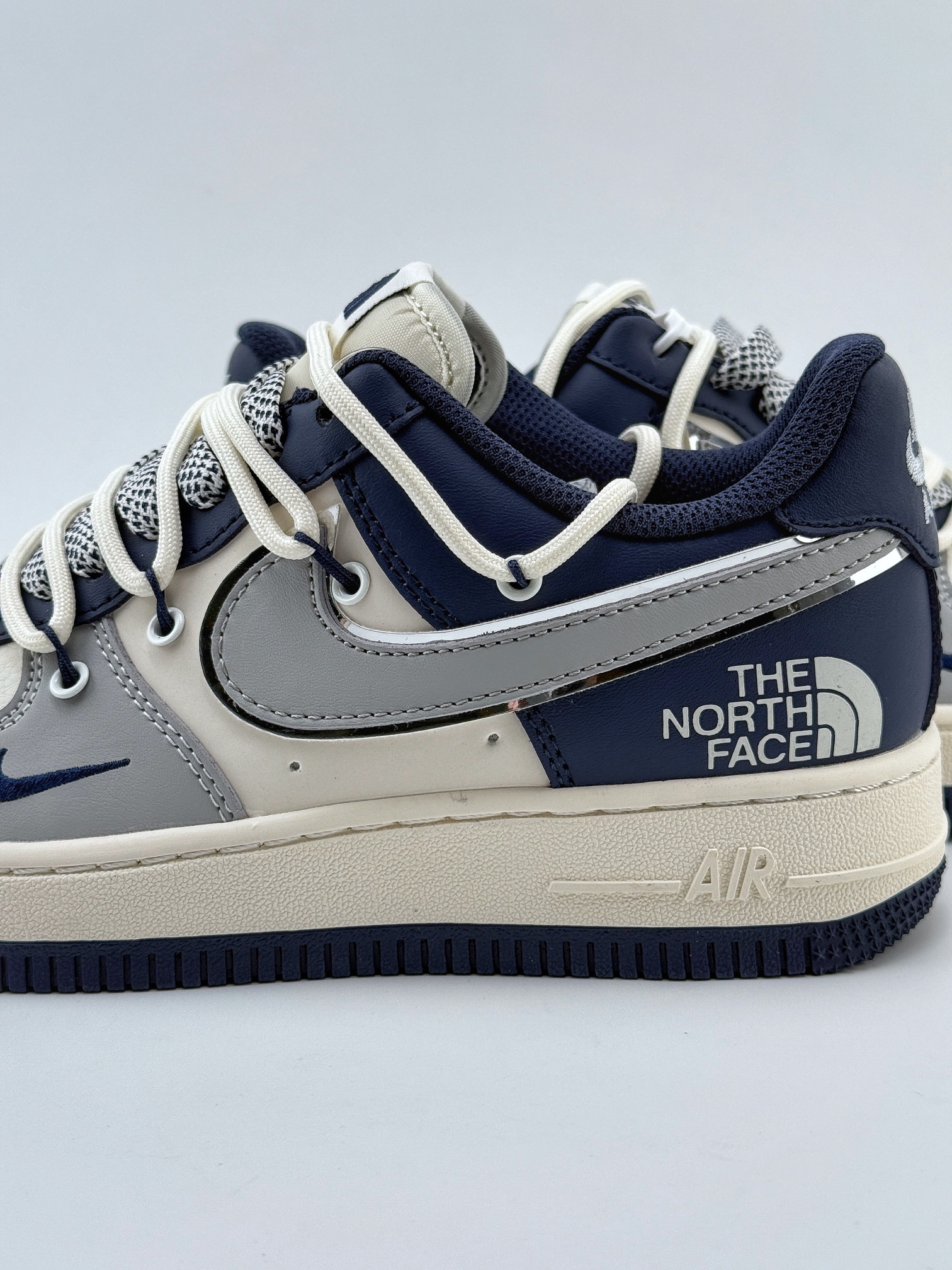 Nike Air Force 1 Low 07 x The North Face 米灰蓝绑带满天星 SJ1198-700