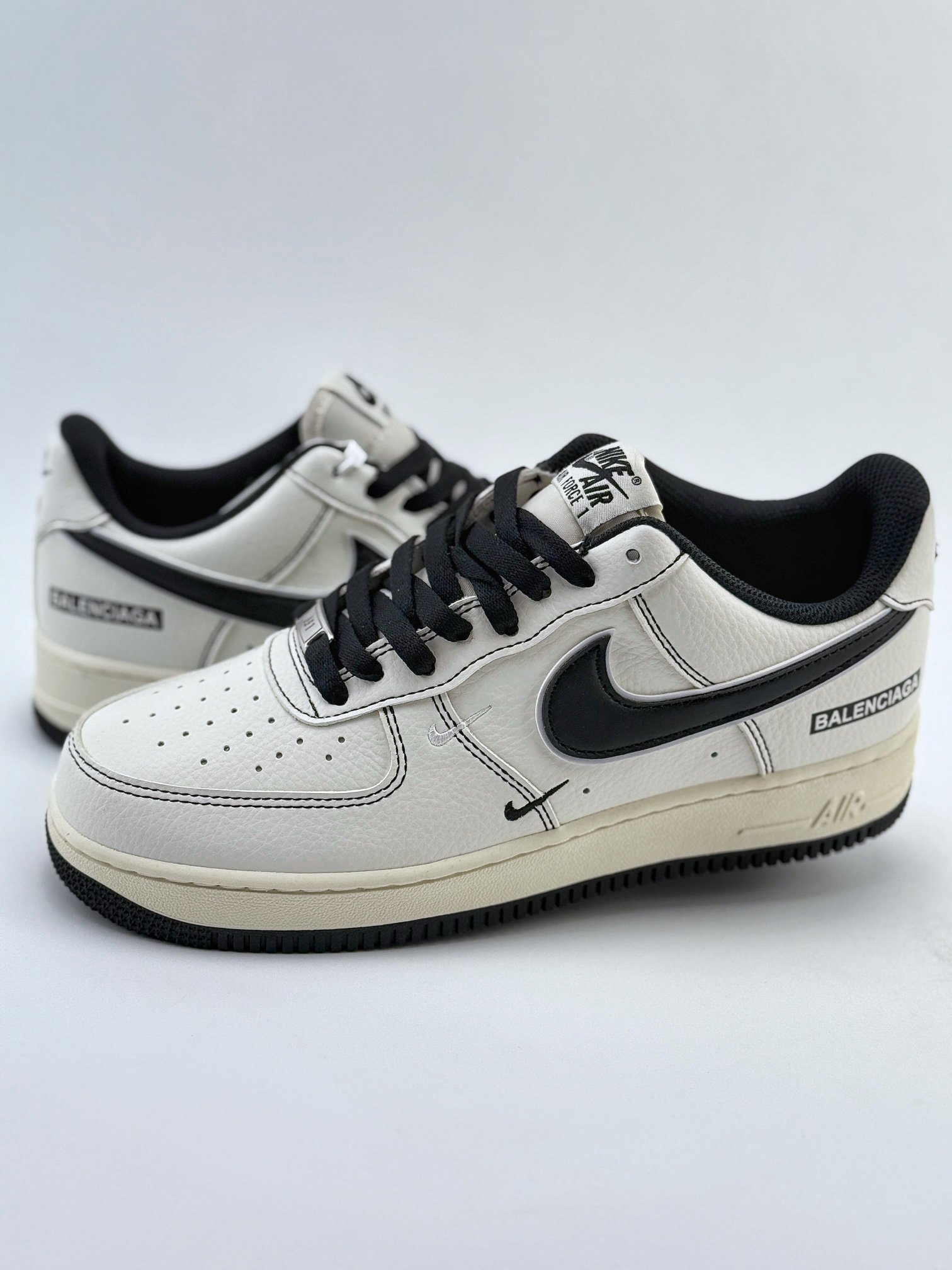 Nike Air Force 1 Low 07 x BALENCIAGA 白黑双小钩 CW2288-111