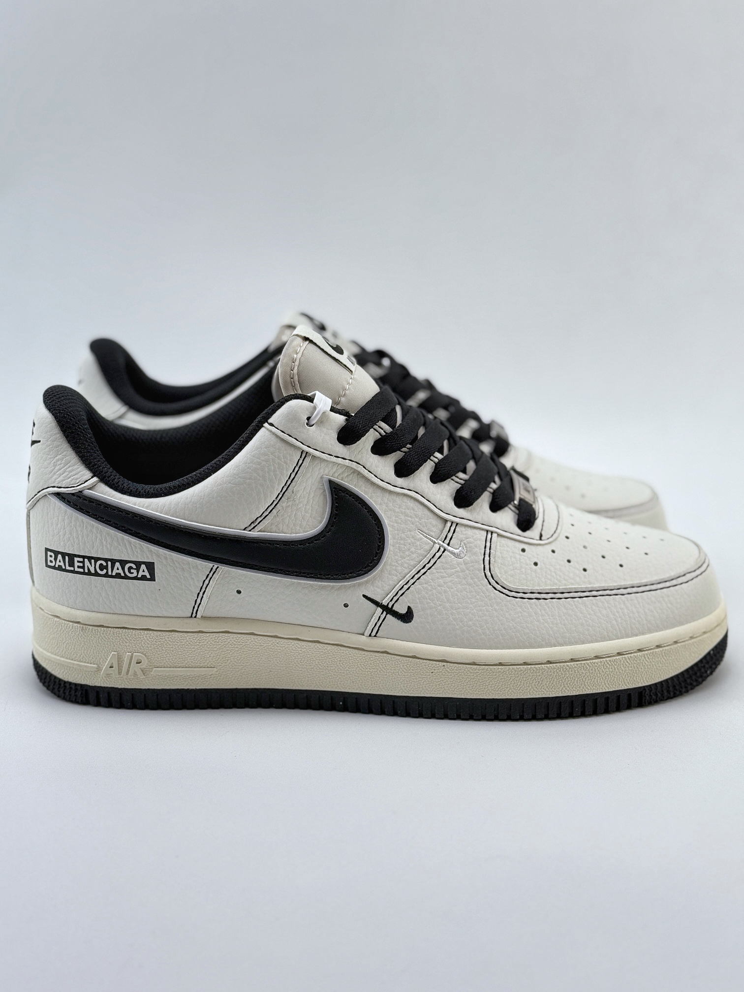 Nike Air Force 1 Low 07 x BALENCIAGA 白黑双小钩 CW2288-111