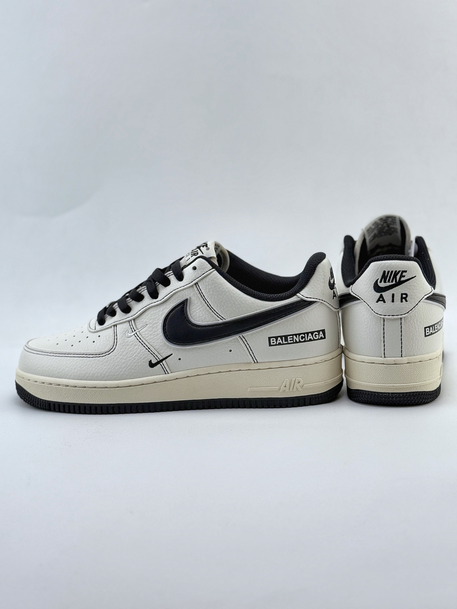 Nike Air Force 1 Low 07 x BALENCIAGA 白黑双小钩 CW2288-111