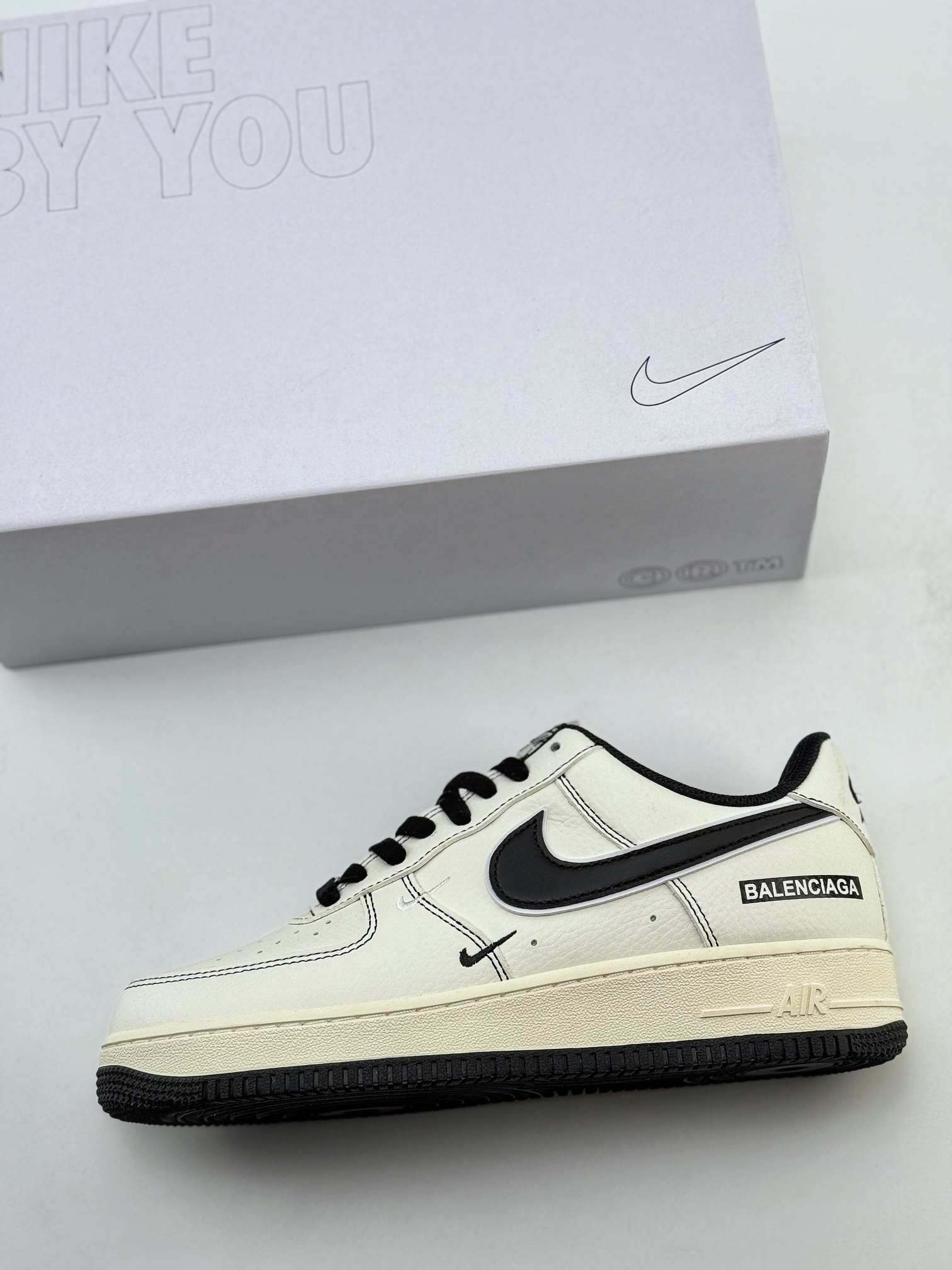 Nike Air Force 1 Low 07 x BALENCIAGA 白黑双小钩 CW2288-111