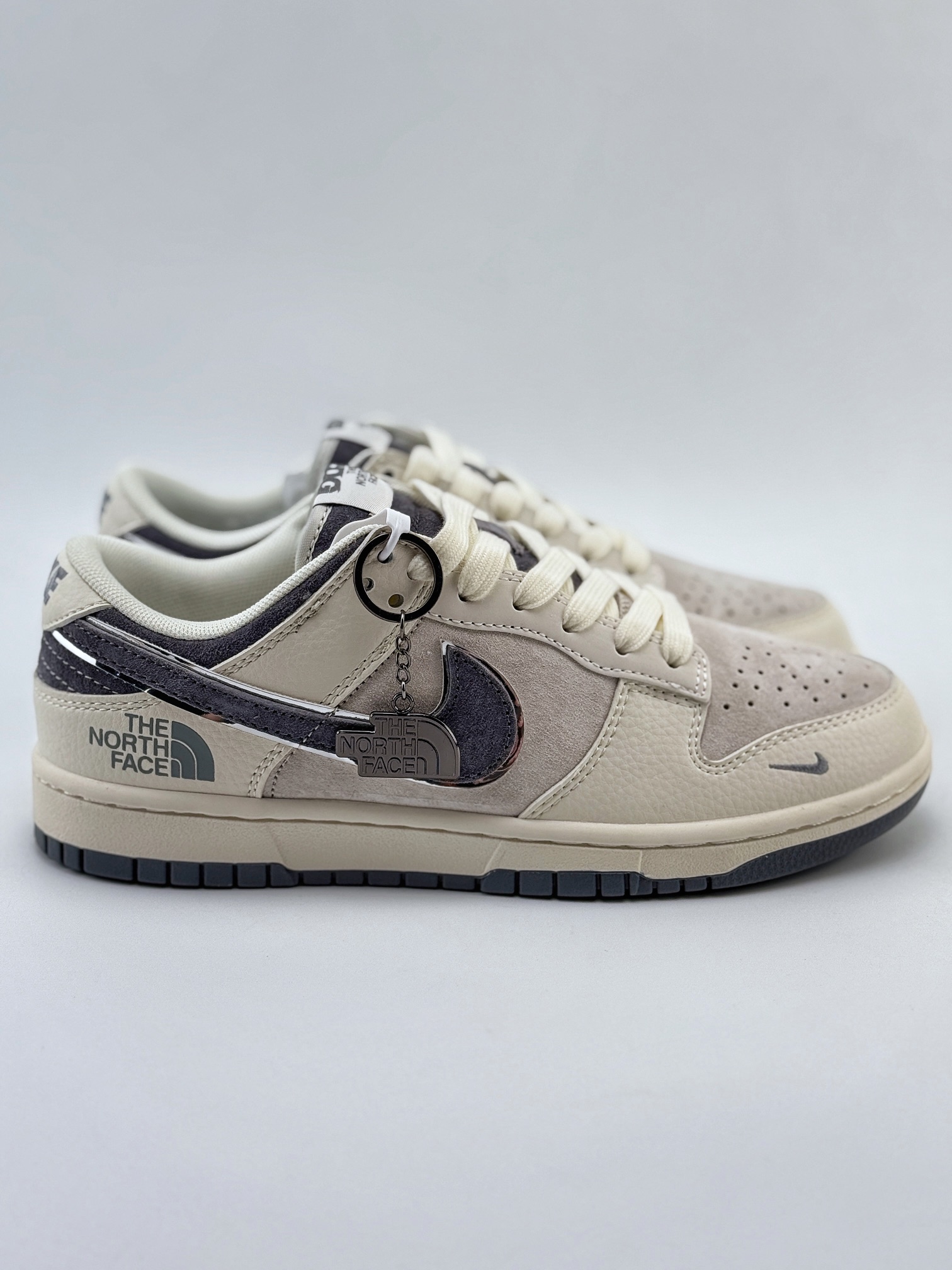 Nike SB Dunk Low x CDG x The North Face 米灰小钩 DQ1098-513