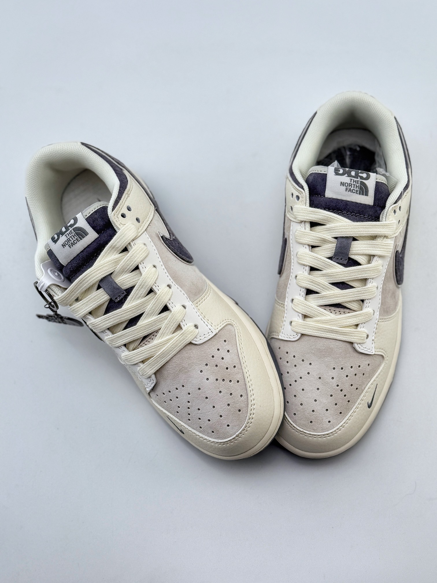 Nike SB Dunk Low x CDG x The North Face 米灰小钩 DQ1098-513