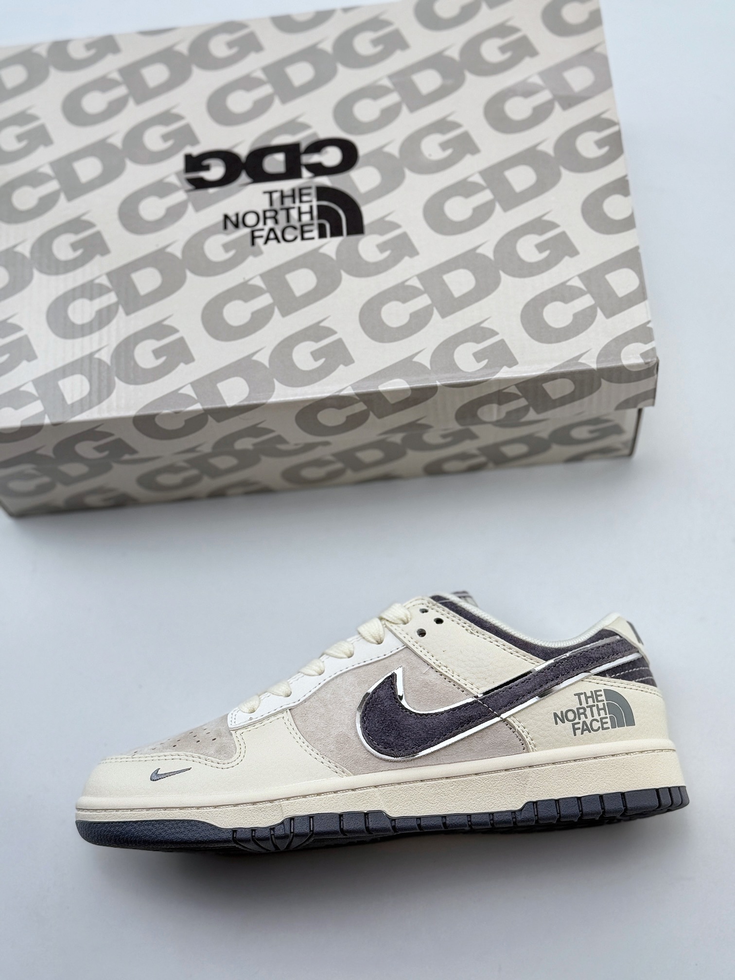 Nike SB Dunk Low x CDG x The North Face 米灰小钩 DQ1098-513