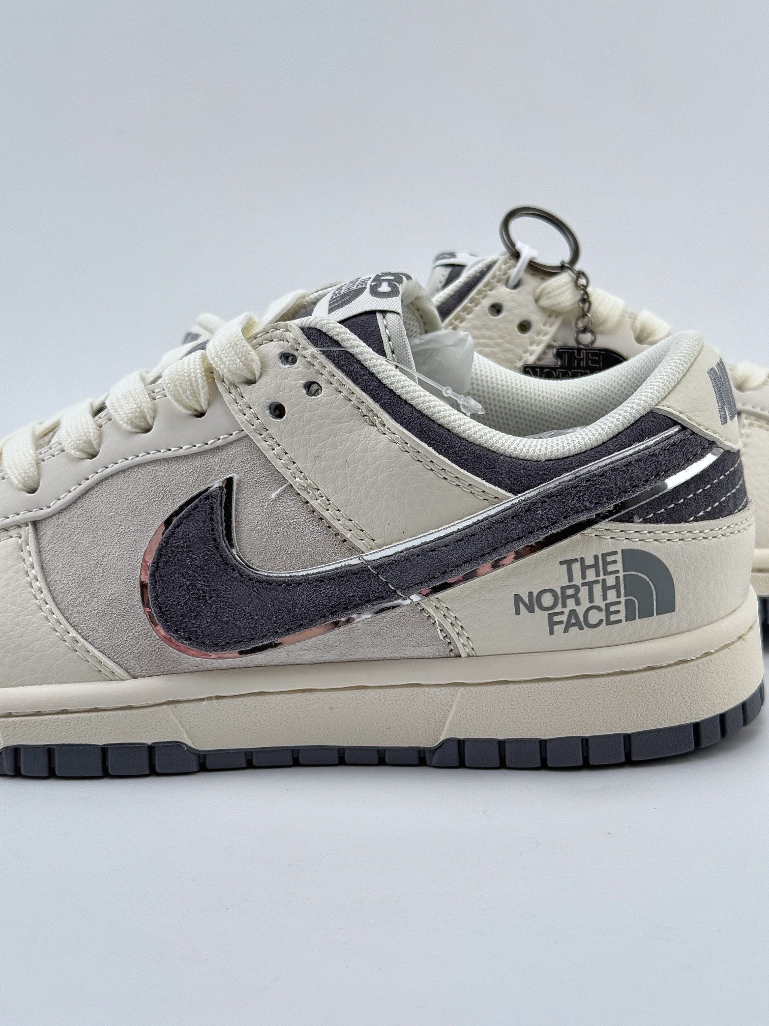 Nike SB Dunk Low x CDG x The North Face 米灰小钩 DQ1098-513