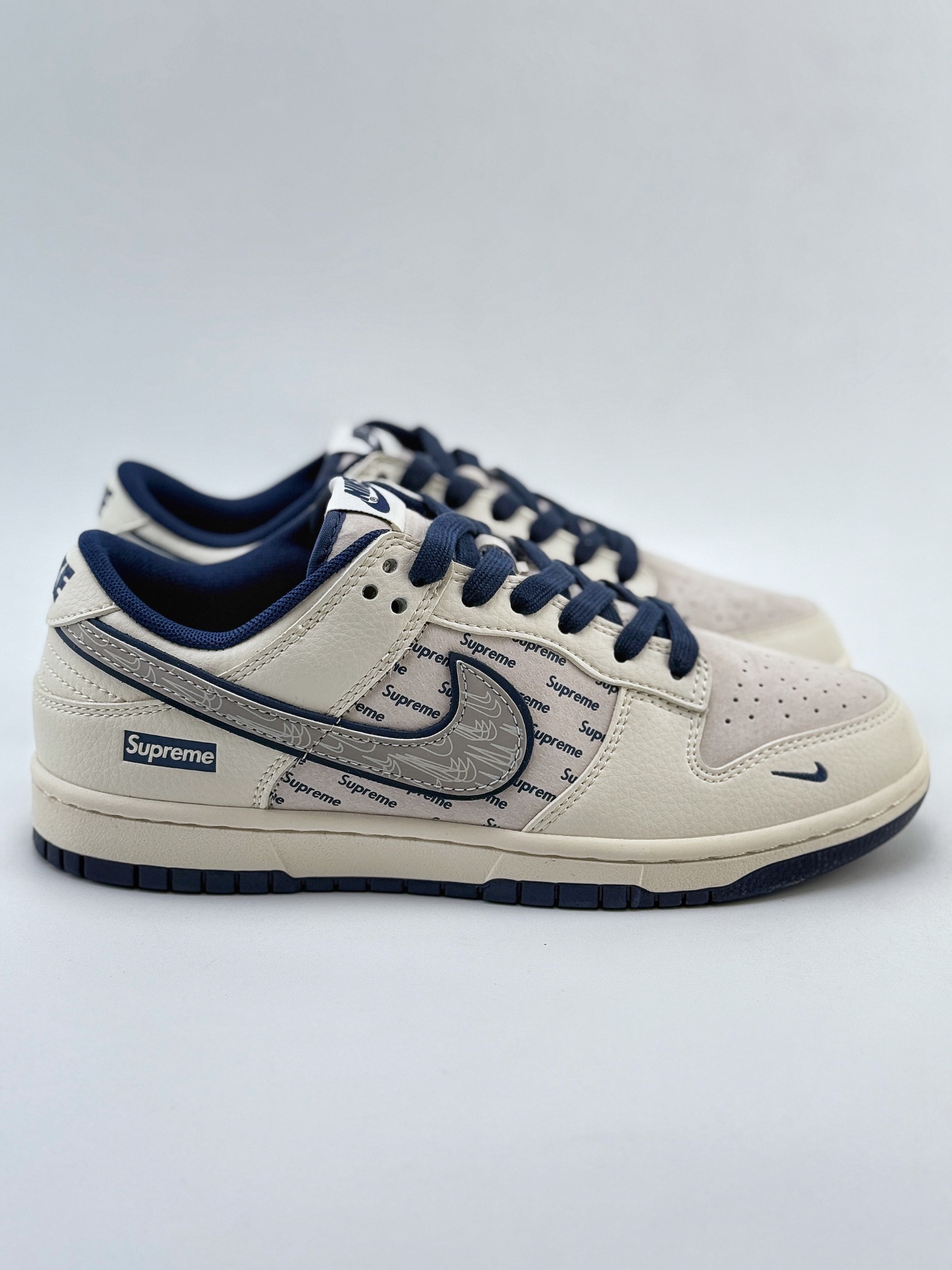 Nike SB Dunk Low x Supreme 米蓝印花小钩 XX2025-288