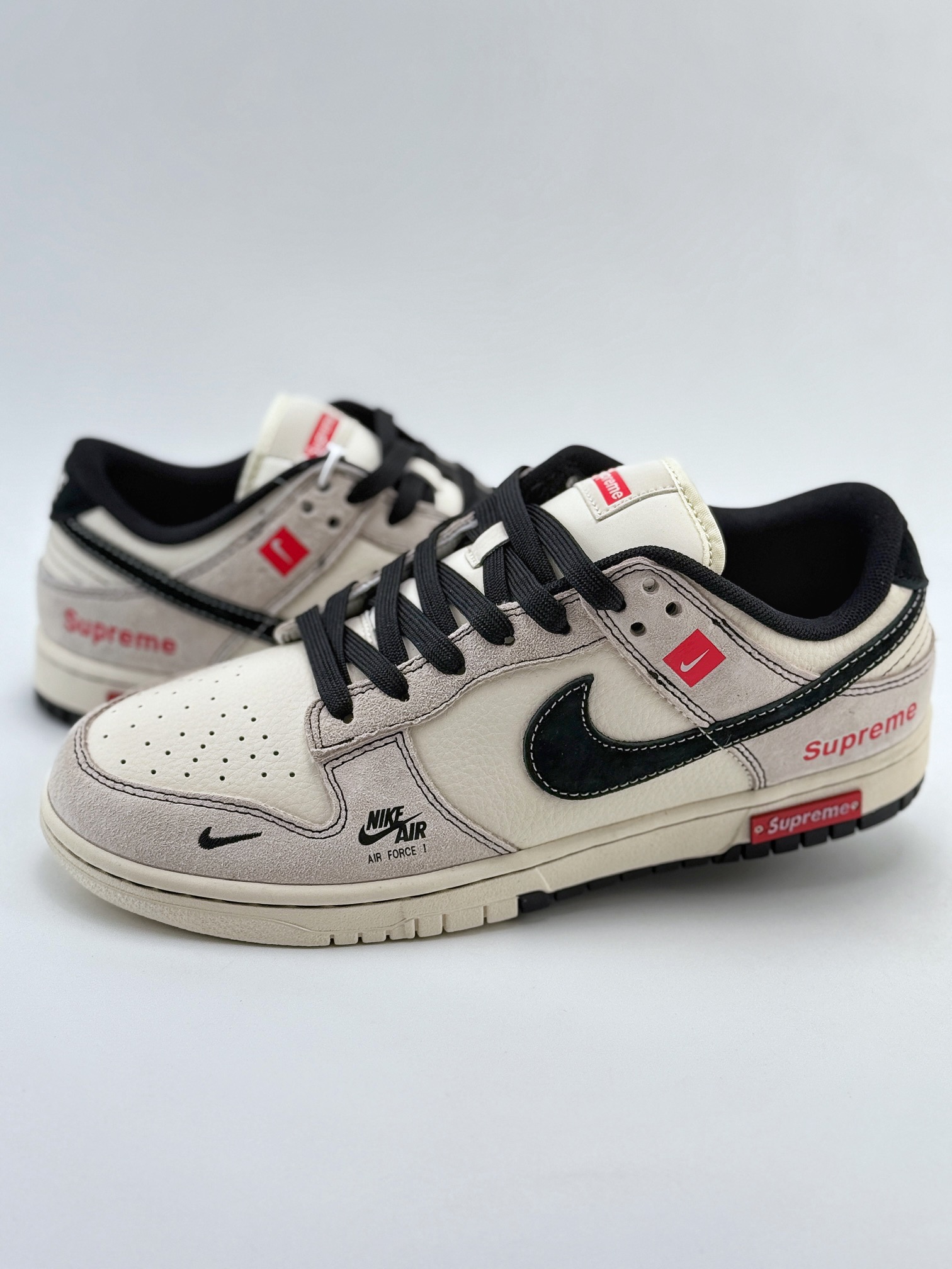 Nike SB Dunk Low x Supreme 米黑小钩 MM1089-019