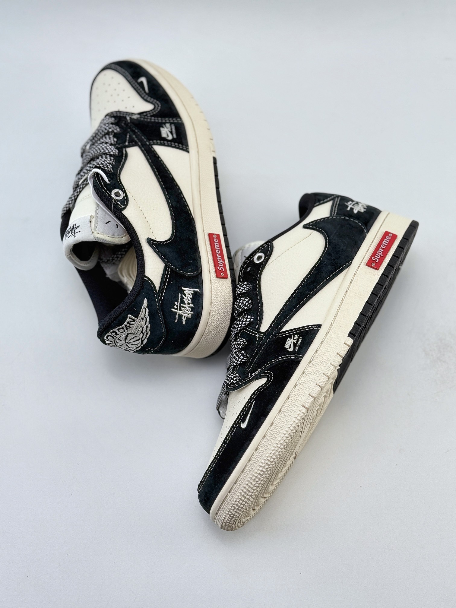 Travis Scott x Nike Air Jordan 1 Low x Supreme Air Jordan 1 Low 反转黑米小钩满天星倒钩 SJ2068-124