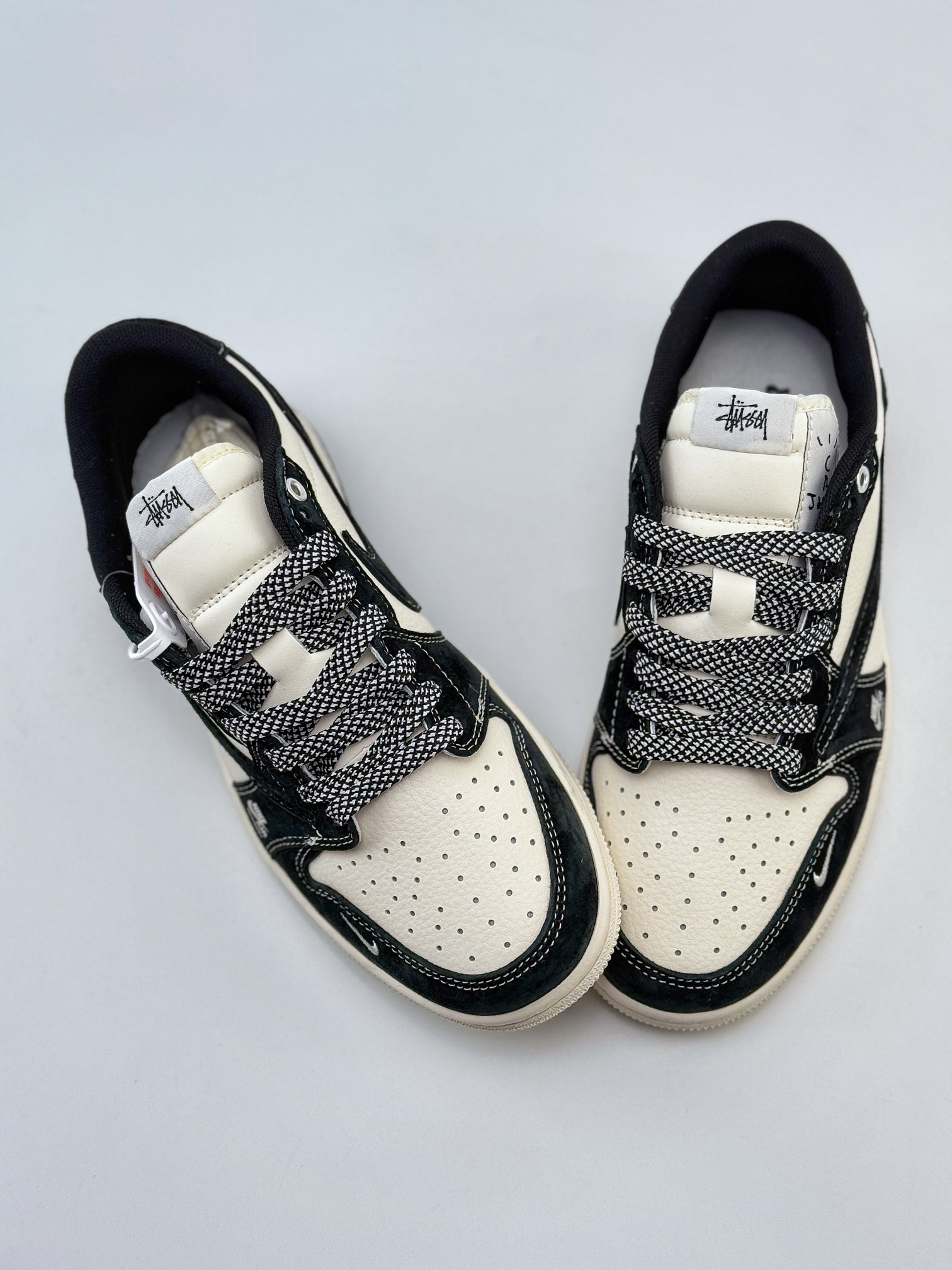 Travis Scott x Nike Air Jordan 1 Low x Supreme Air Jordan 1 Low 反转黑米小钩满天星倒钩 SJ2068-124